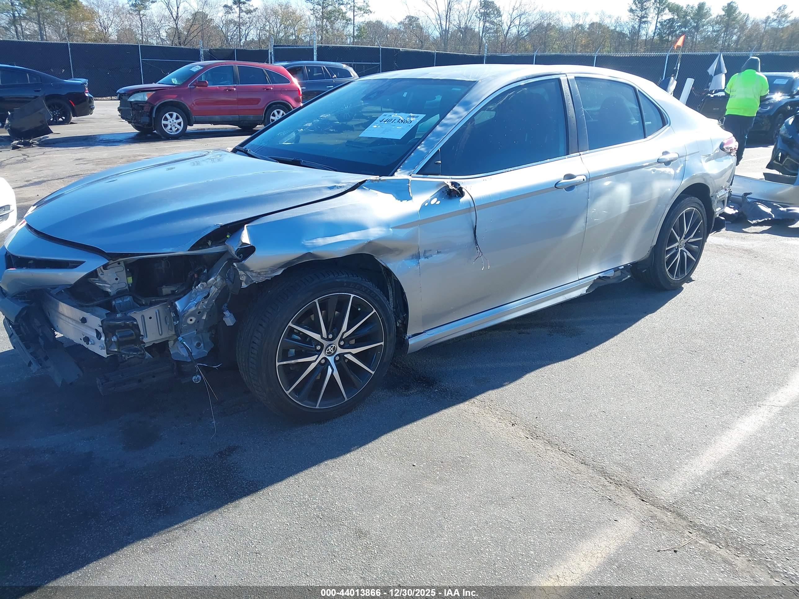TOYOTA CAMRY image 2