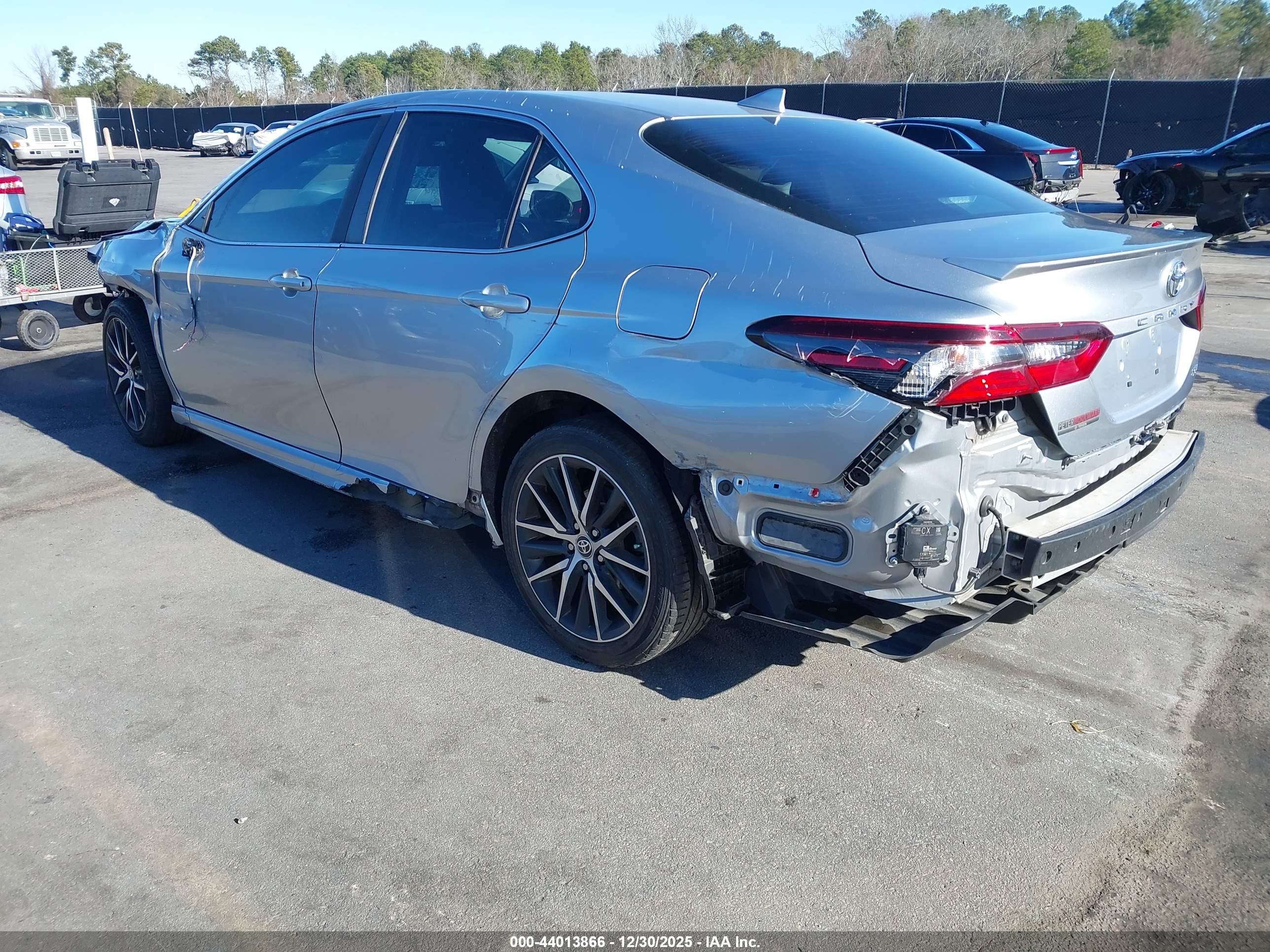 TOYOTA CAMRY image 3
