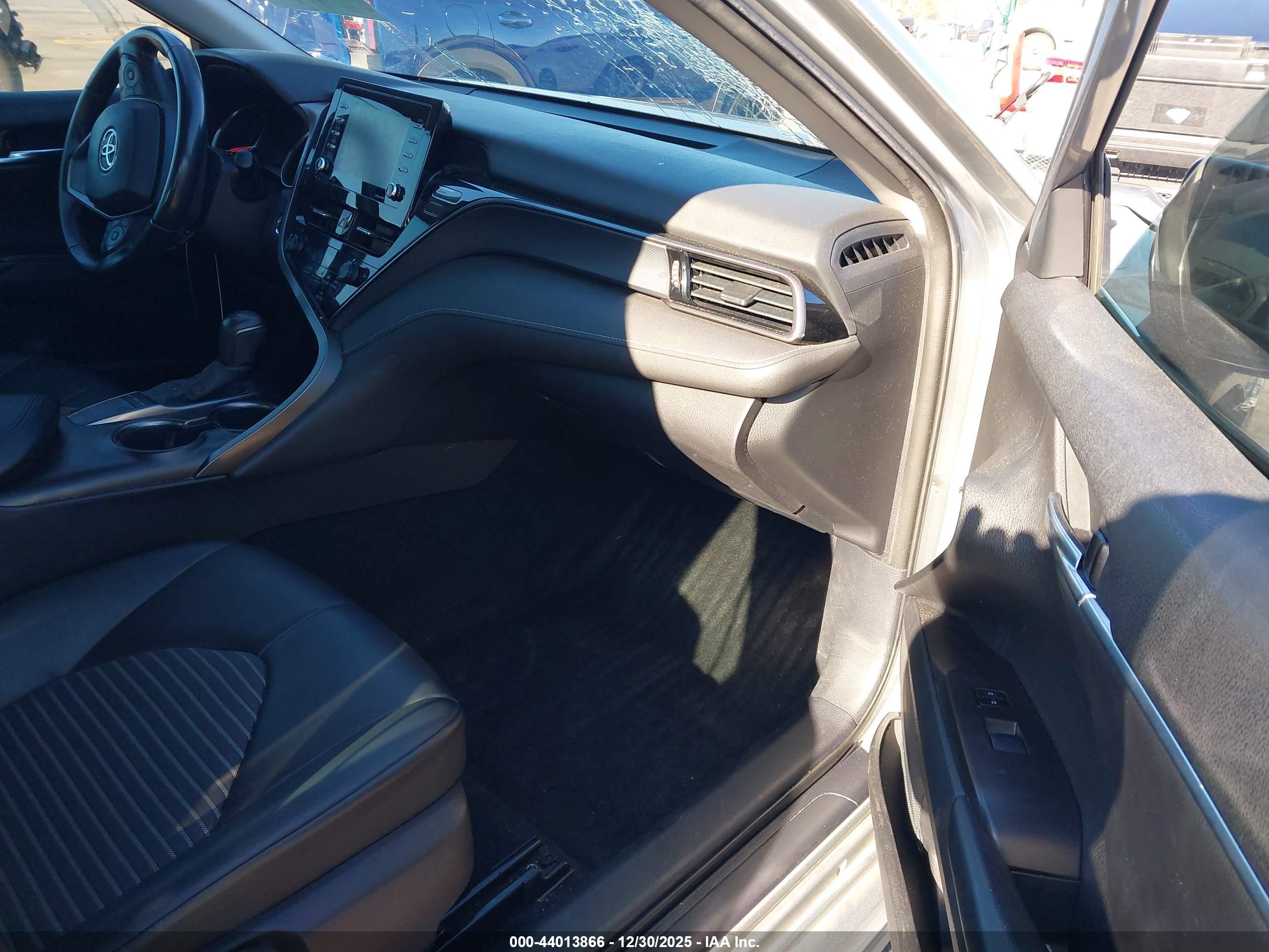 TOYOTA CAMRY image 5