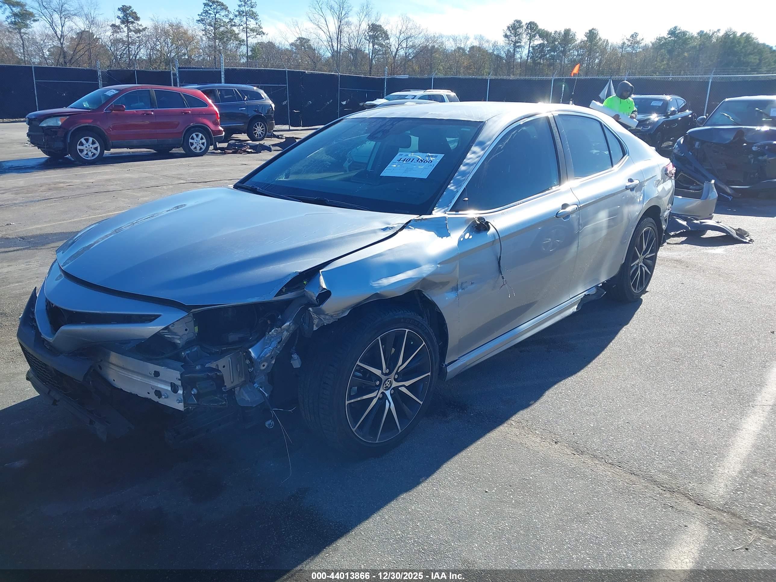 TOYOTA CAMRY image 6