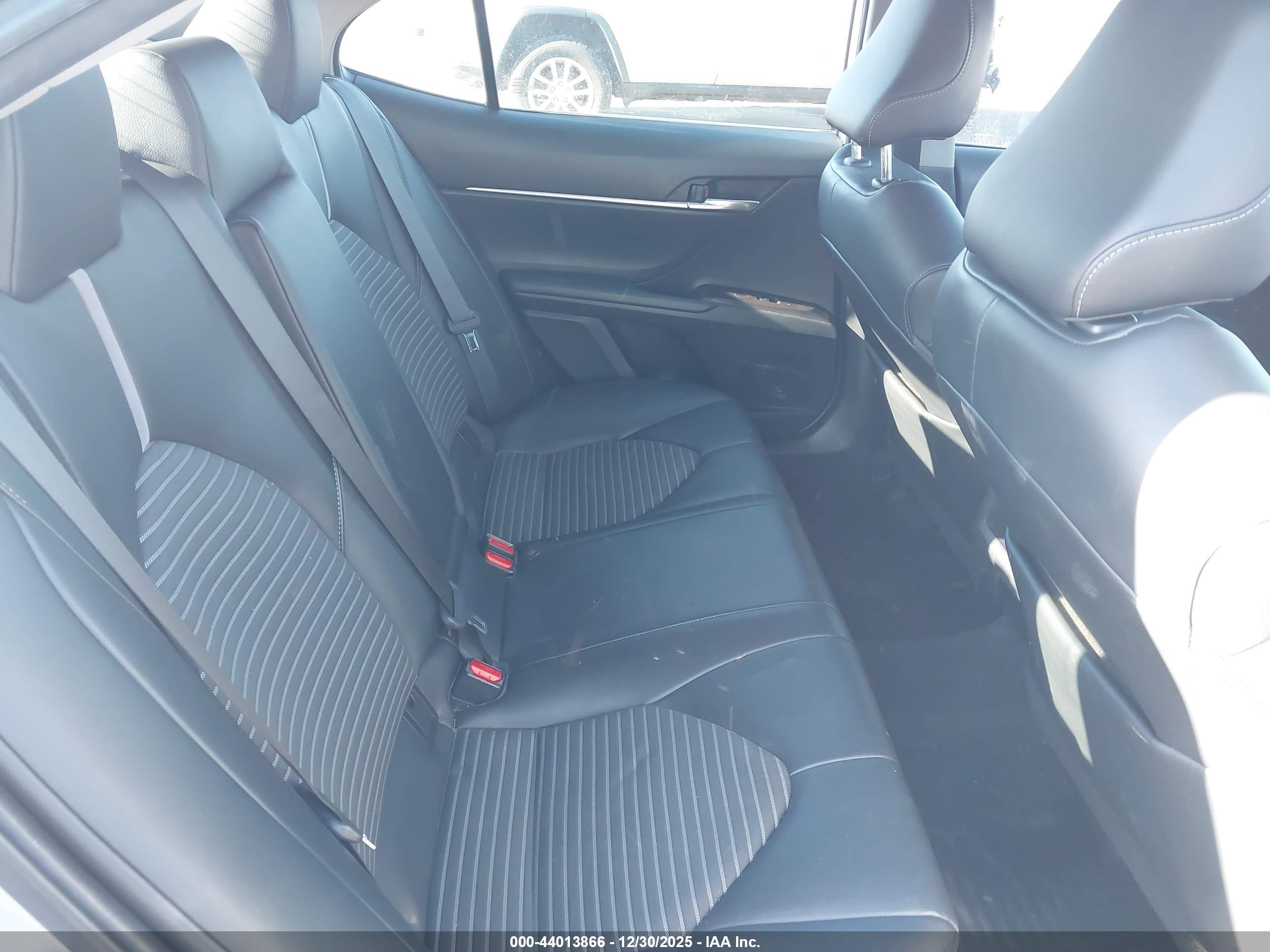 TOYOTA CAMRY image 8