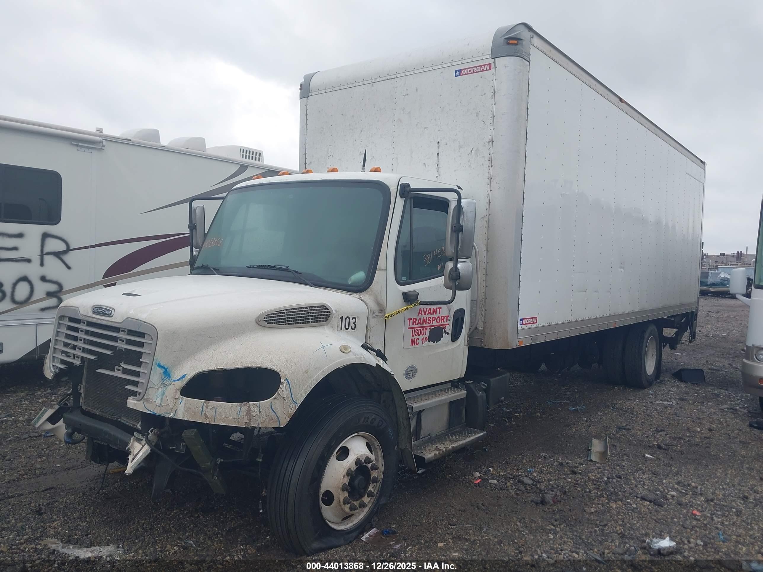 FREIGHTLINER M2 image 2