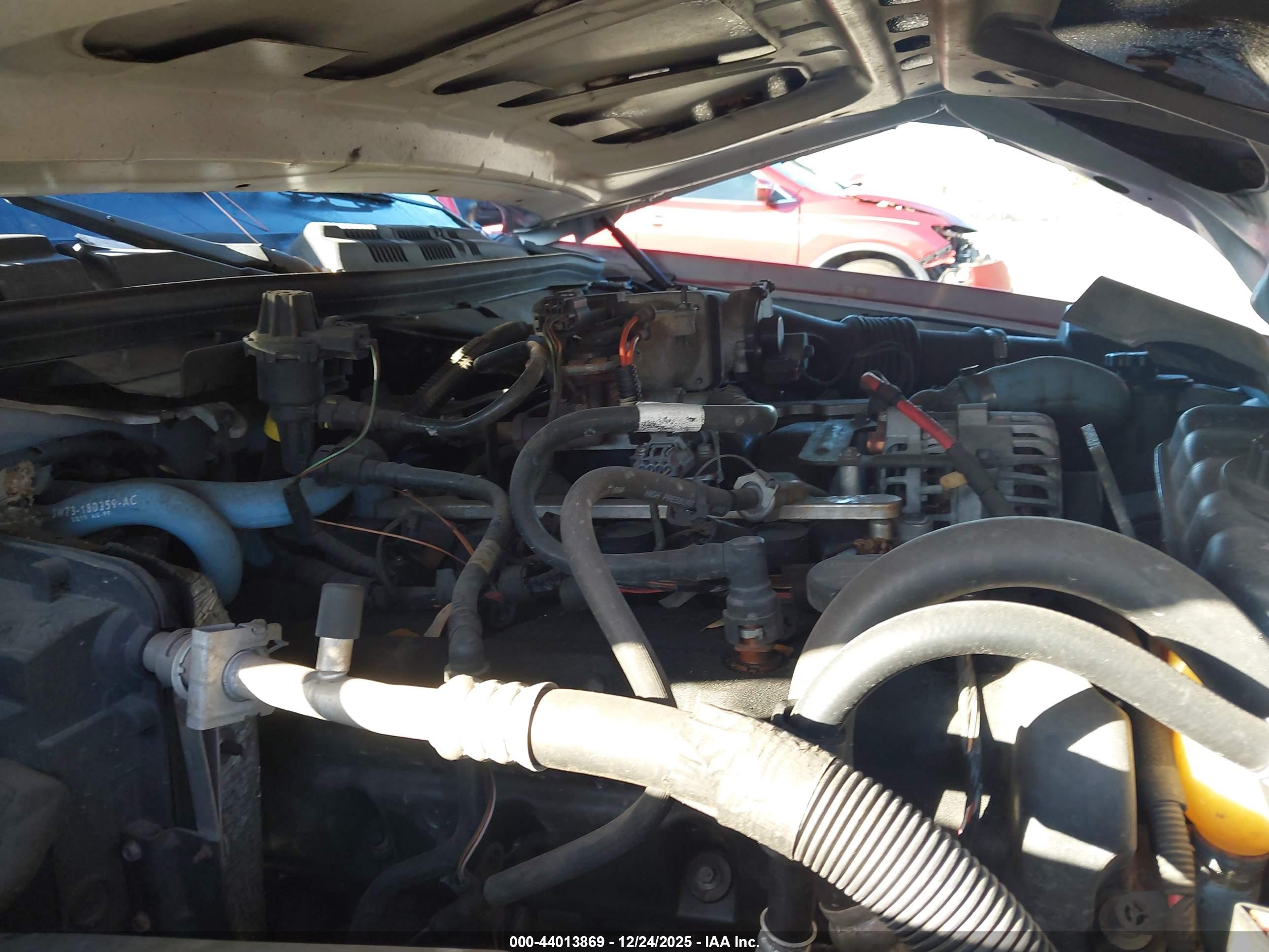 FORD CROWN image 10