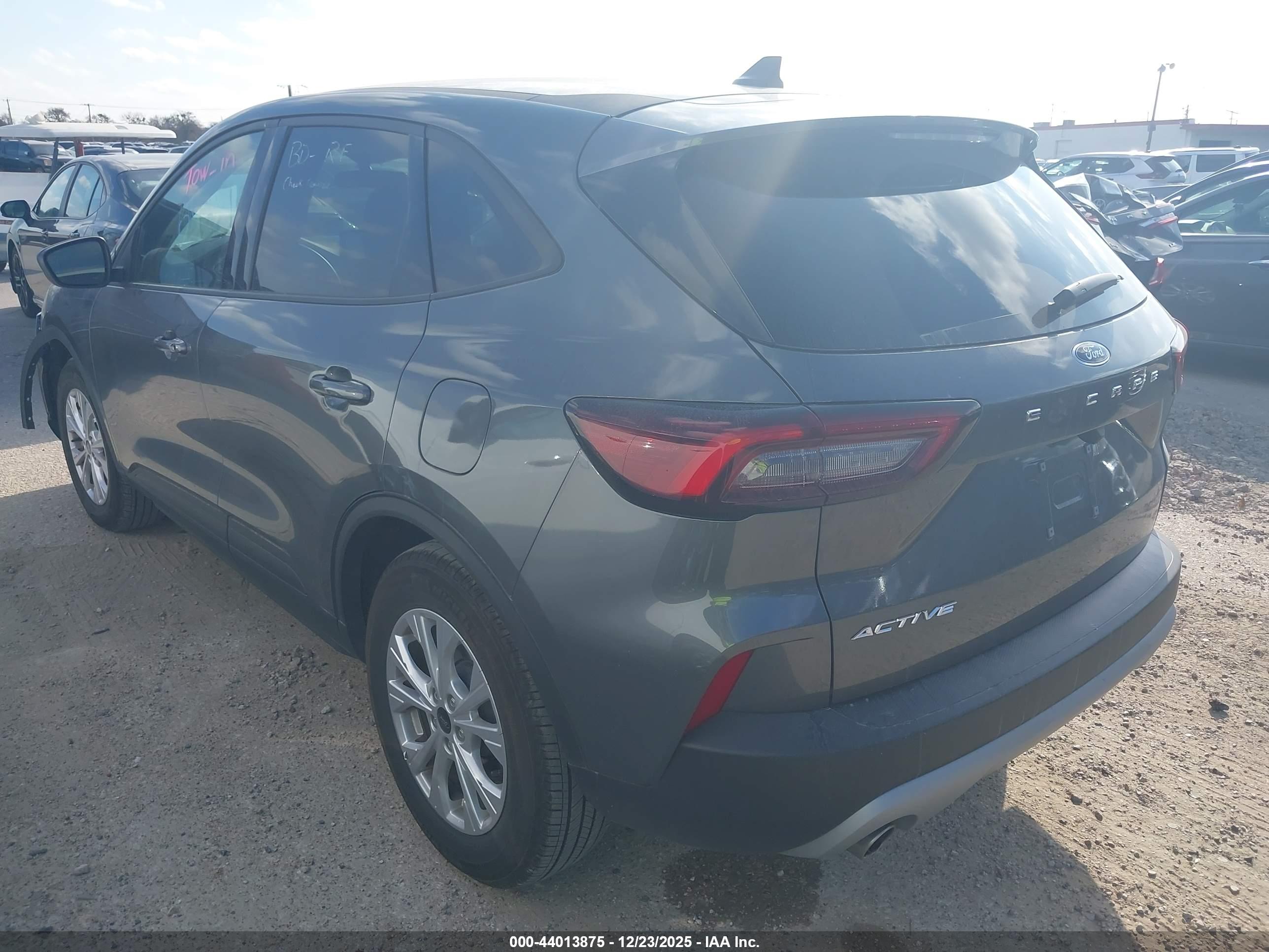 FORD ESCAPE image 3