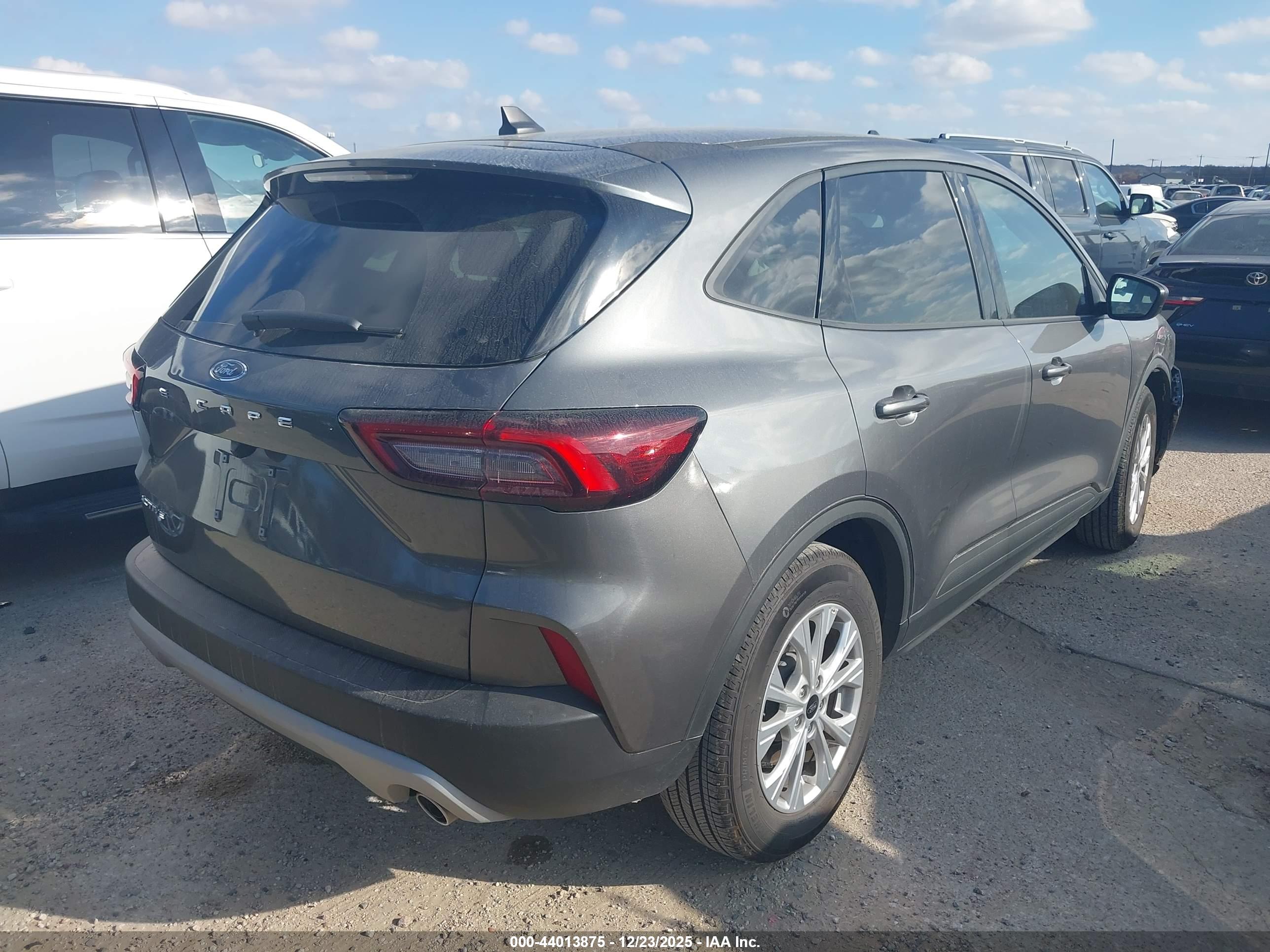FORD ESCAPE image 4