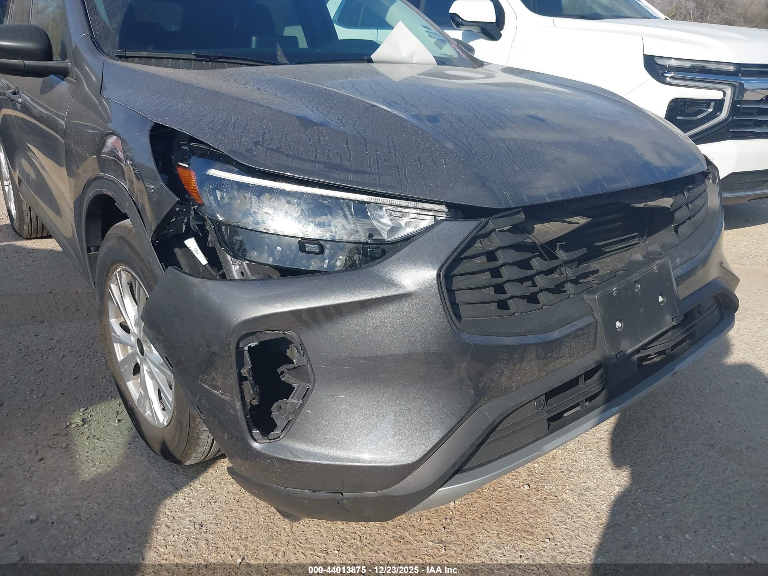 FORD ESCAPE image 6