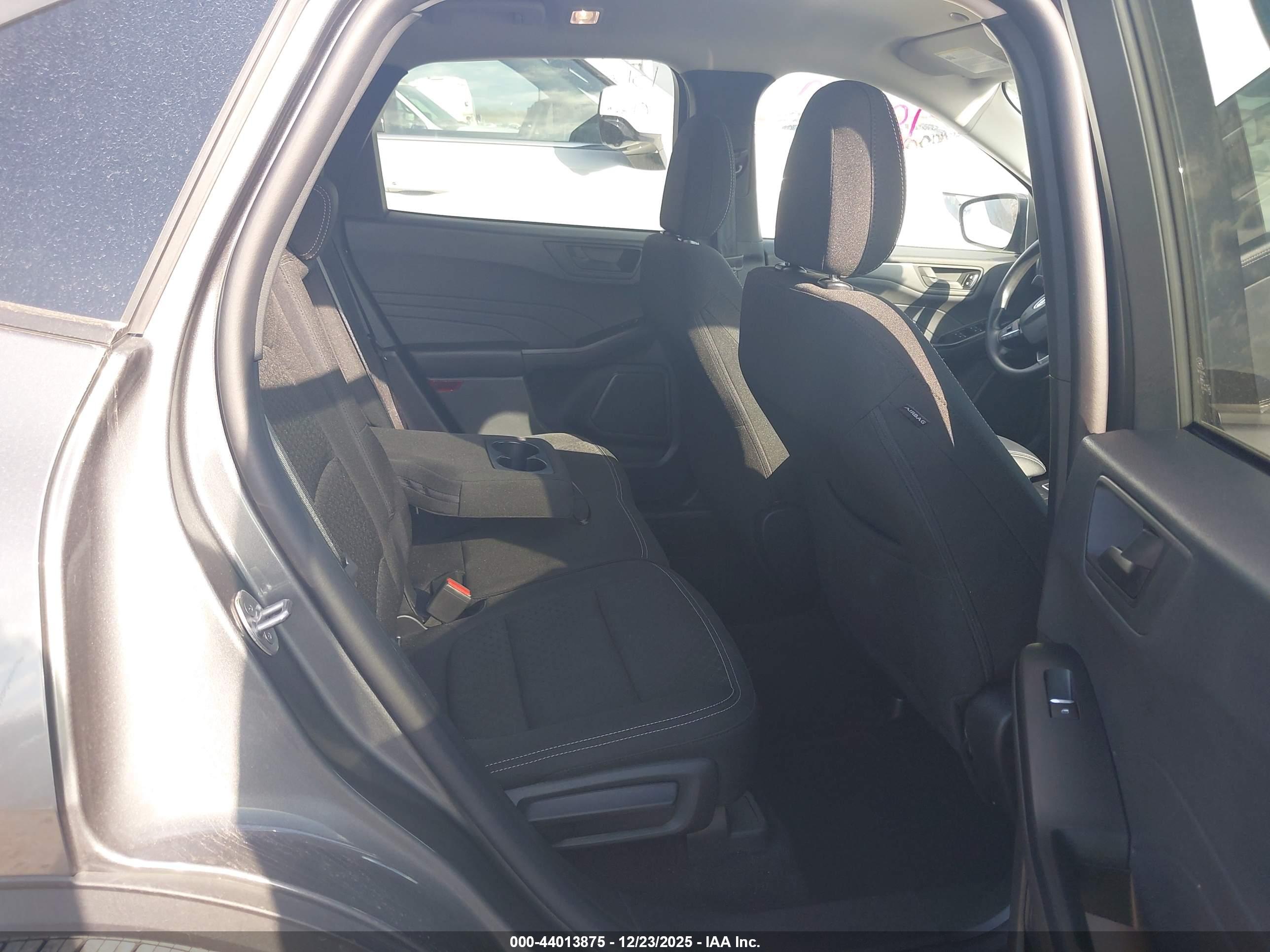FORD ESCAPE image 8