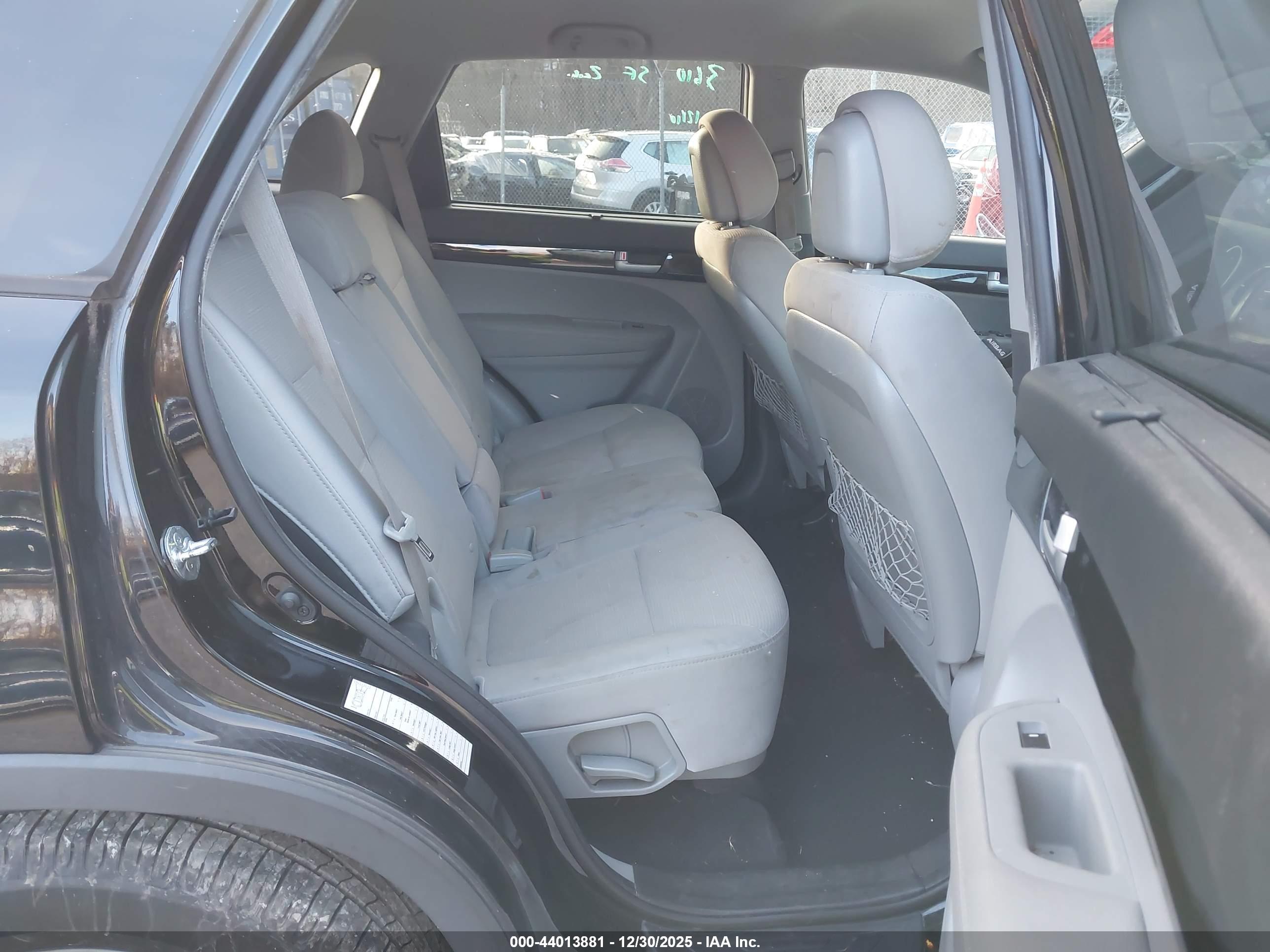 KIA SORENTO image 8