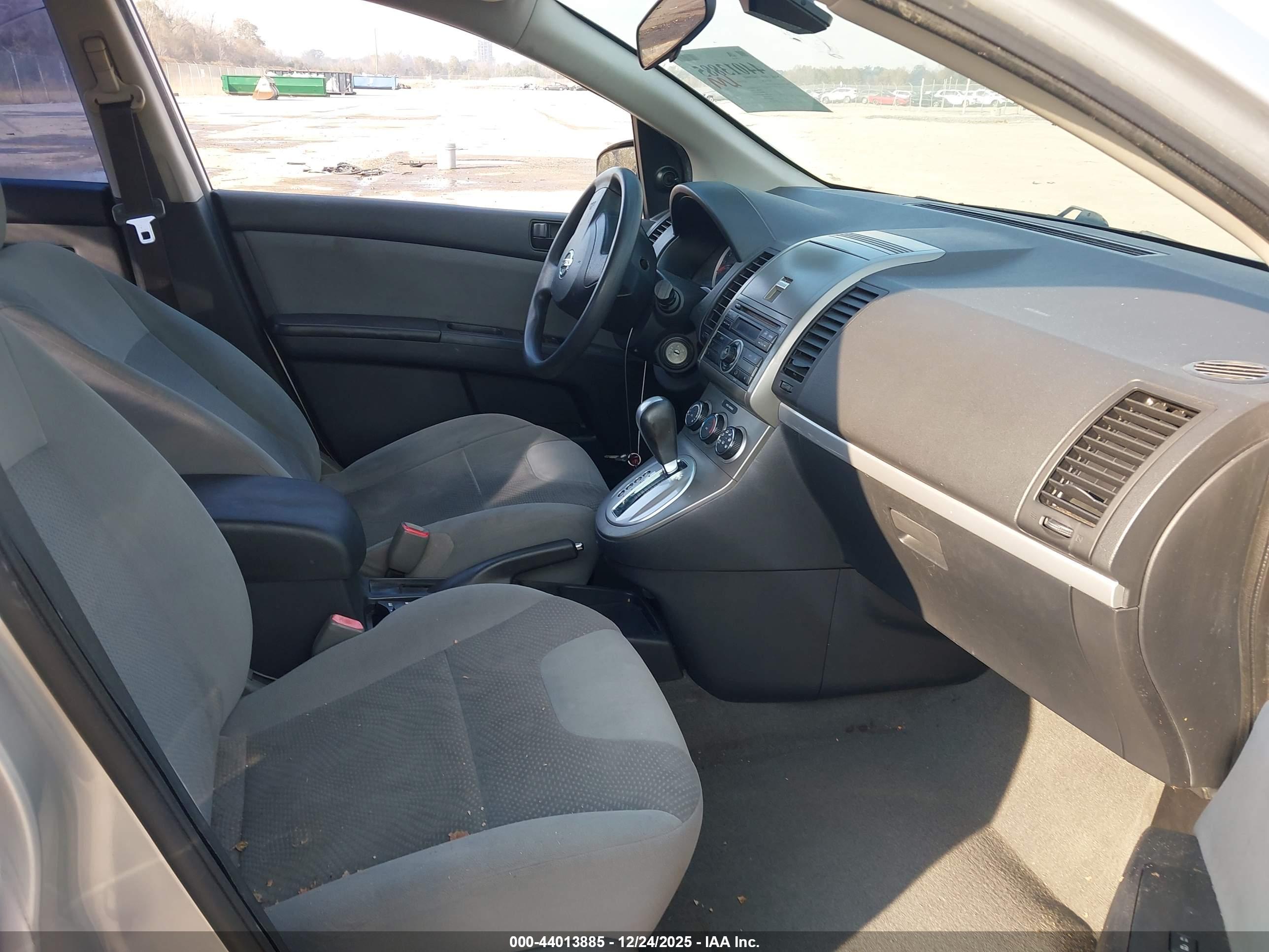 NISSAN SENTRA image 5