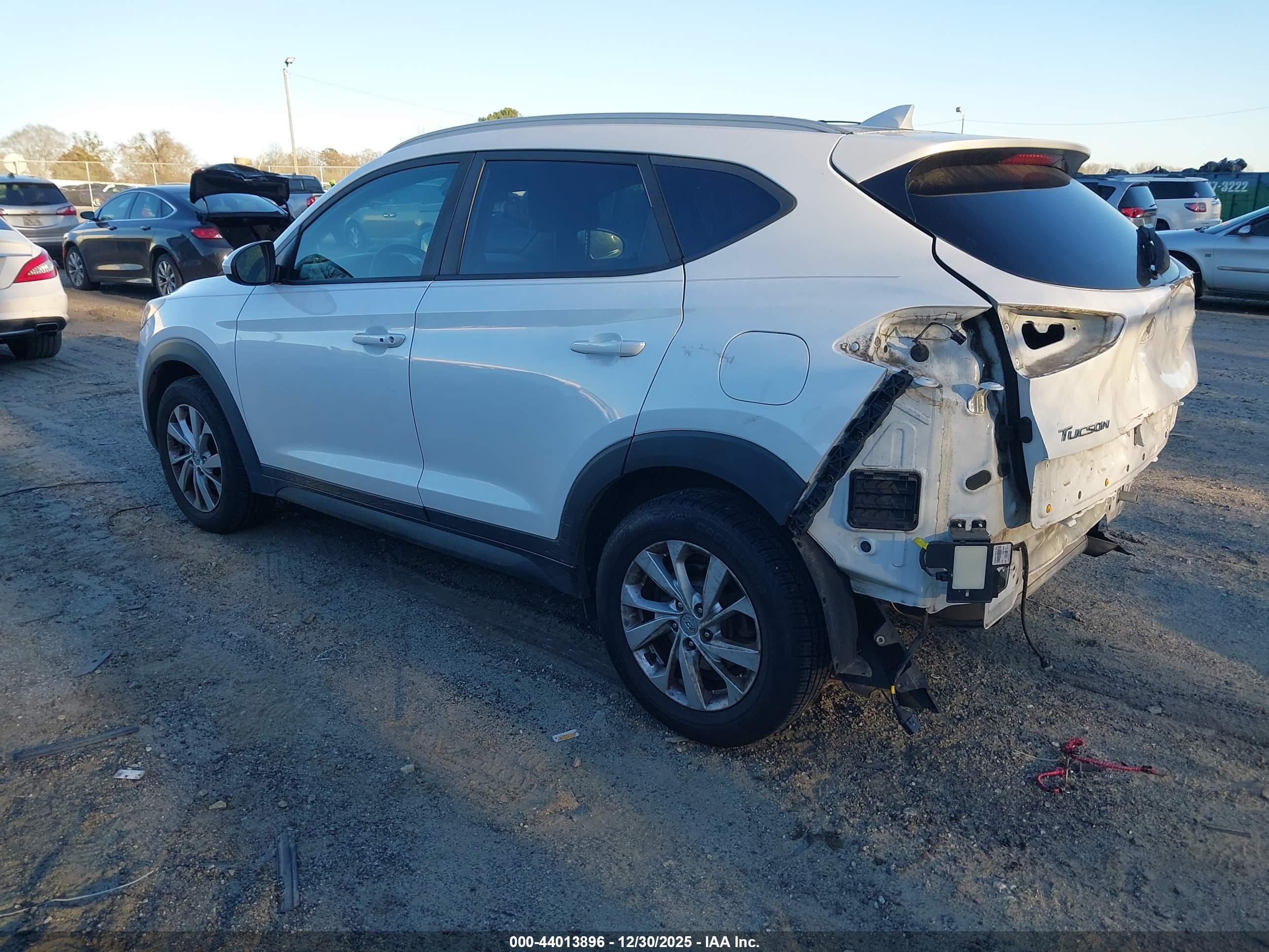 HYUNDAI TUCSON image 3