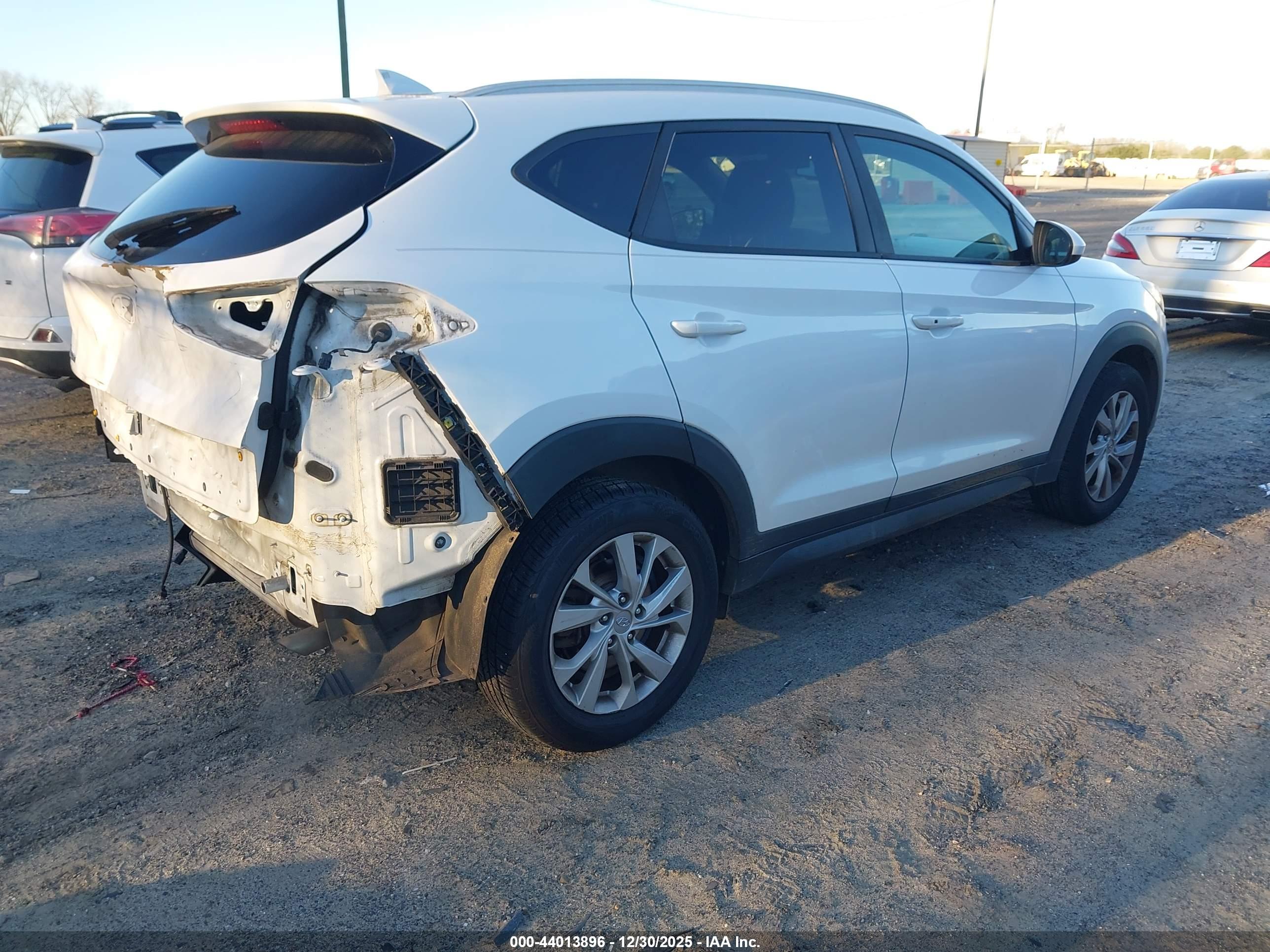 HYUNDAI TUCSON image 4