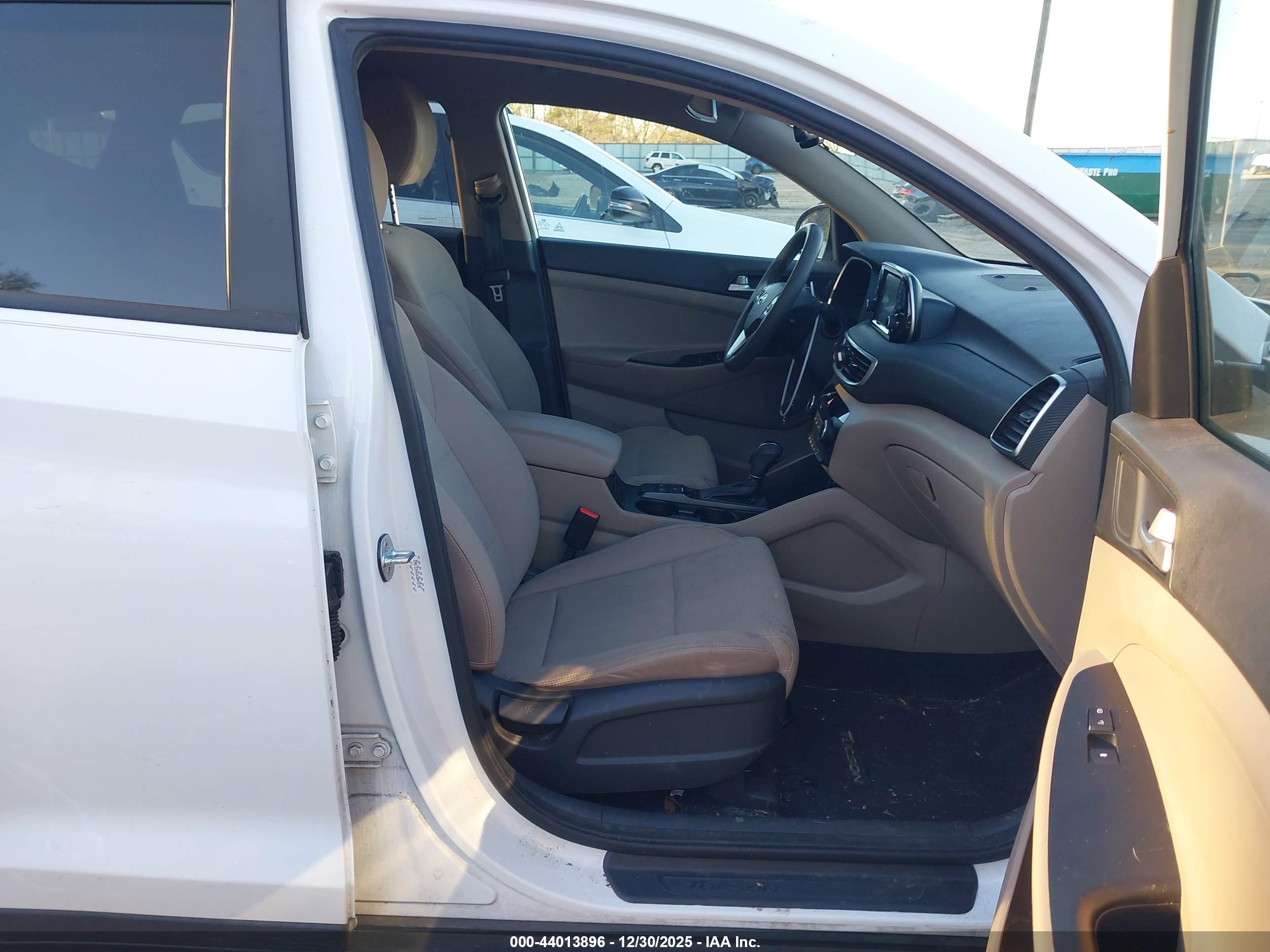 HYUNDAI TUCSON image 5