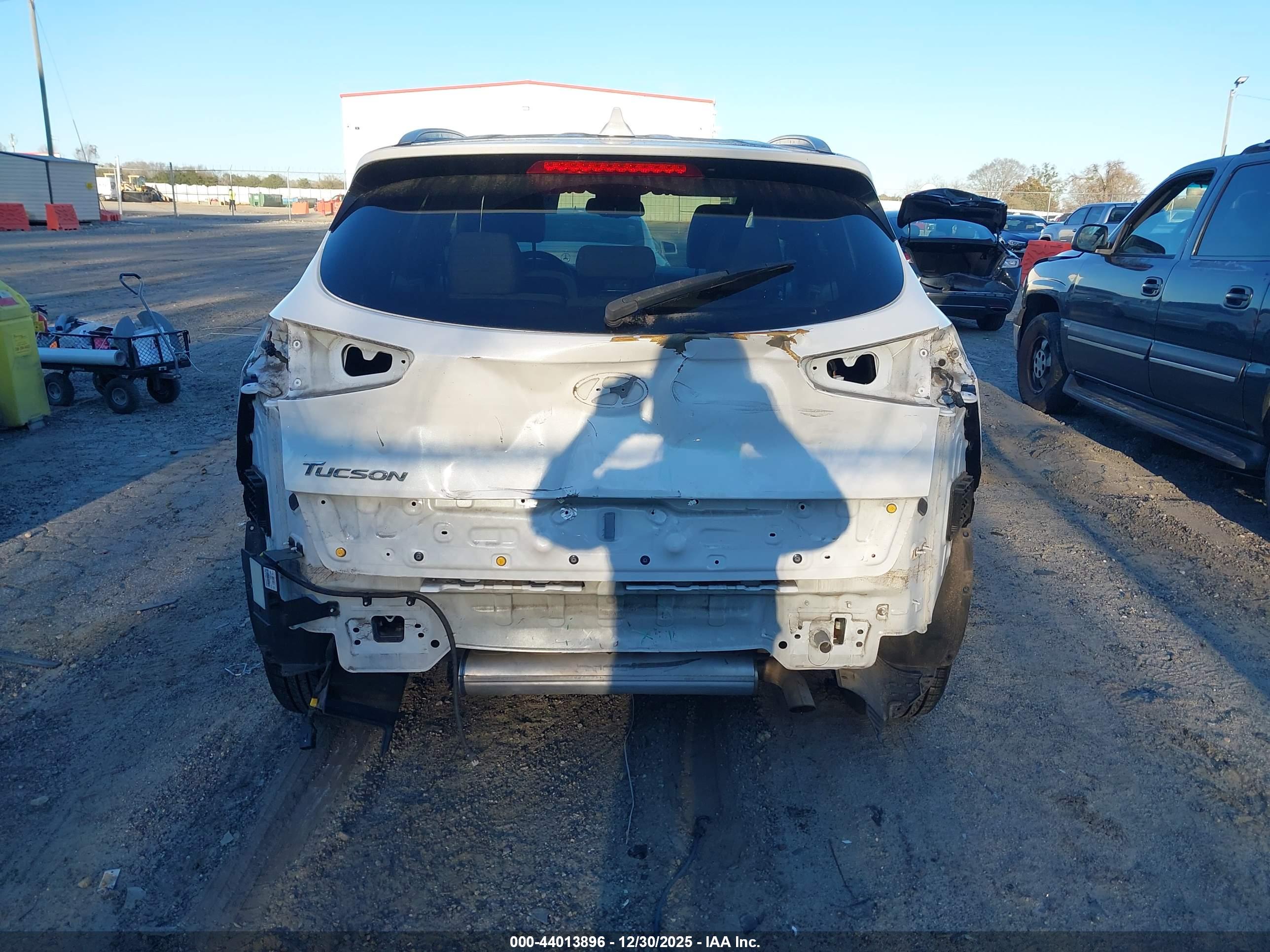 HYUNDAI TUCSON image 6