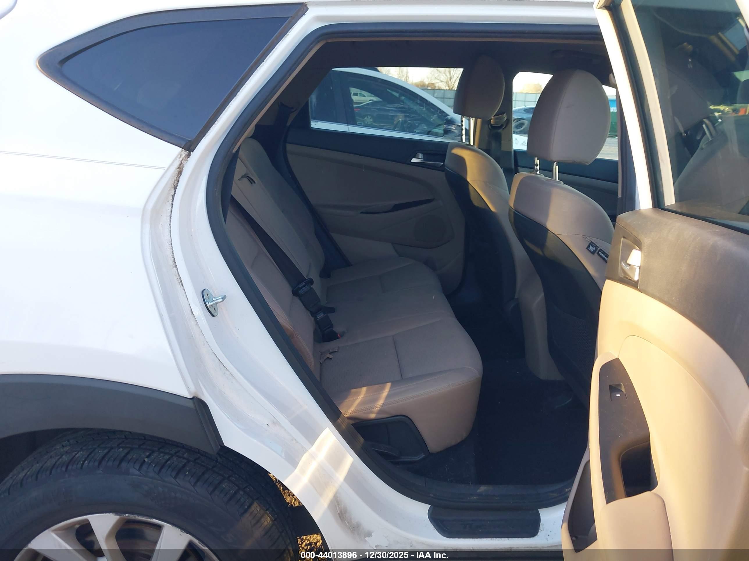 HYUNDAI TUCSON image 8