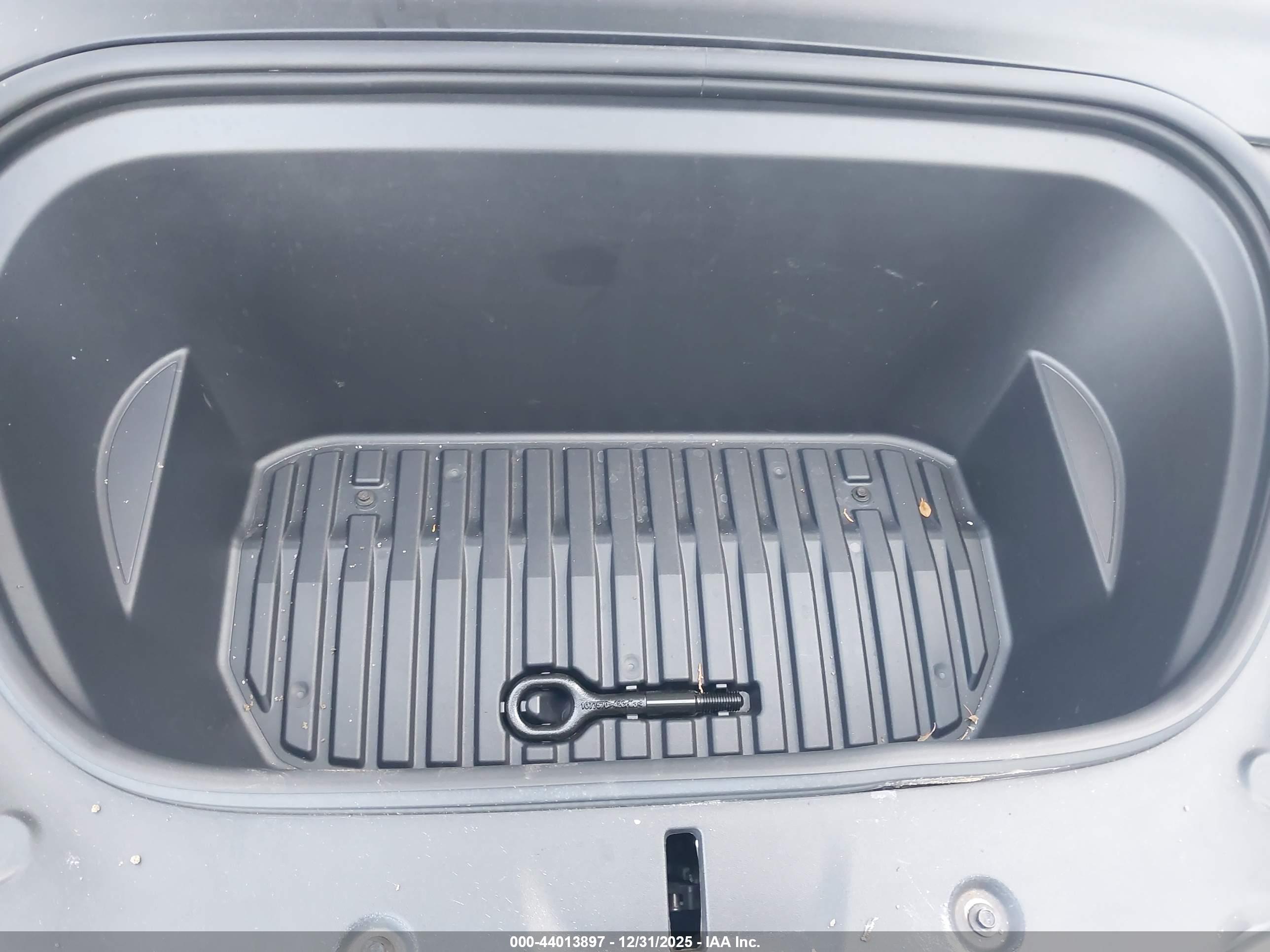 TESLA MODEL image 10