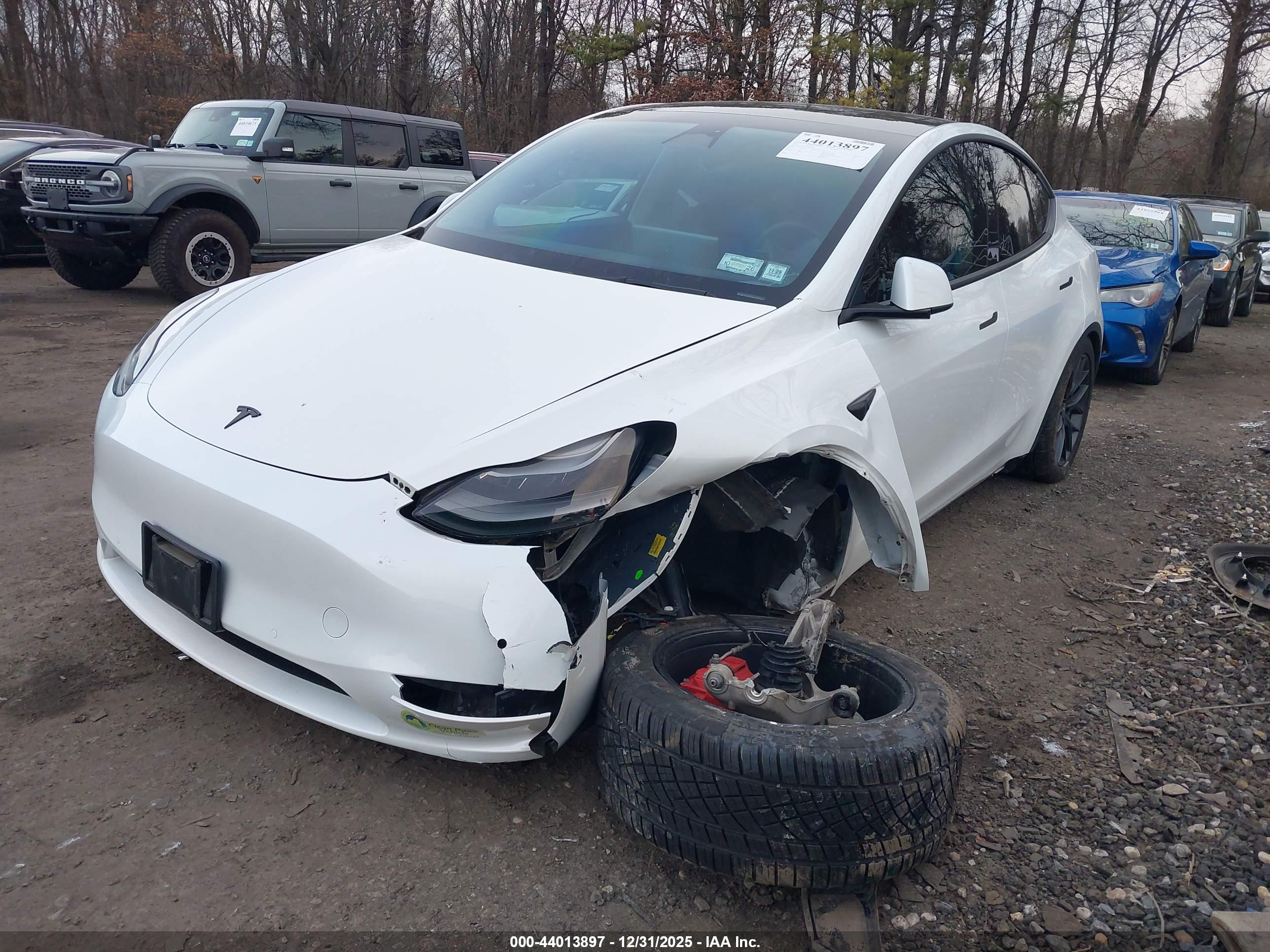 TESLA MODEL image 2