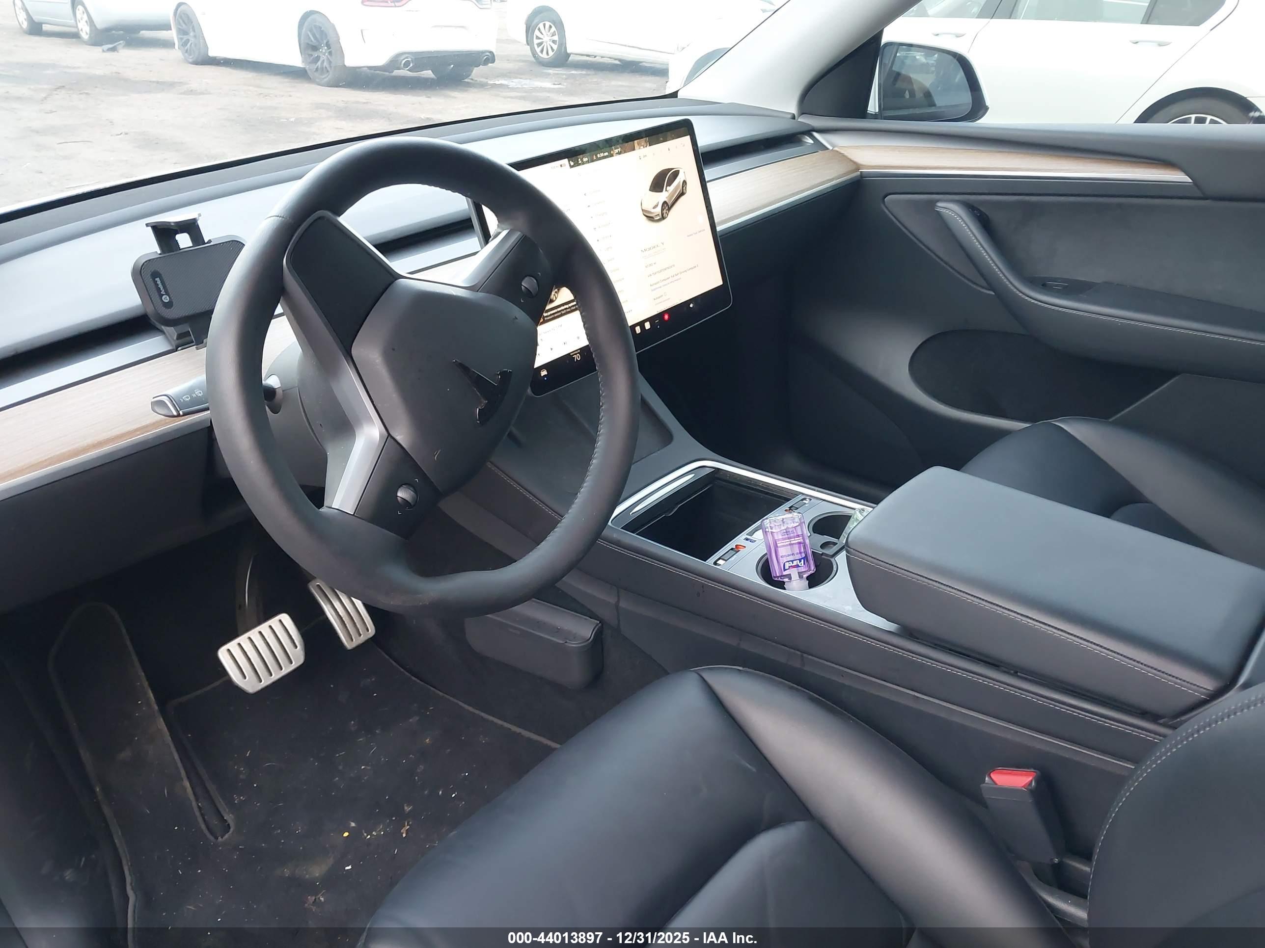 TESLA MODEL image 5