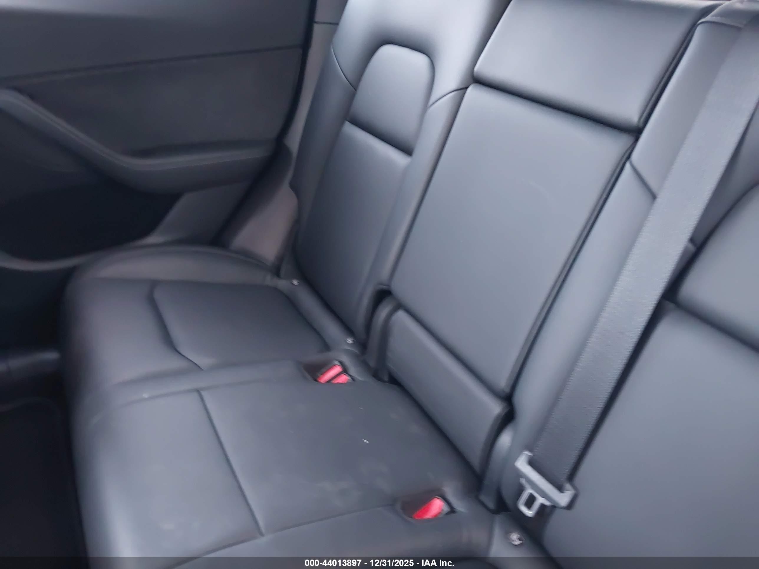 TESLA MODEL image 8