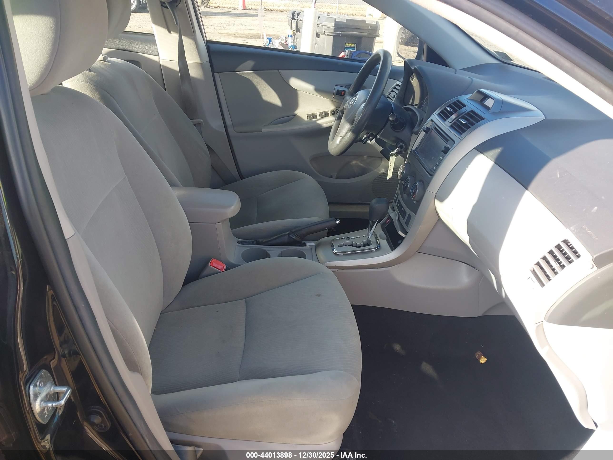 TOYOTA COROLLA image 5