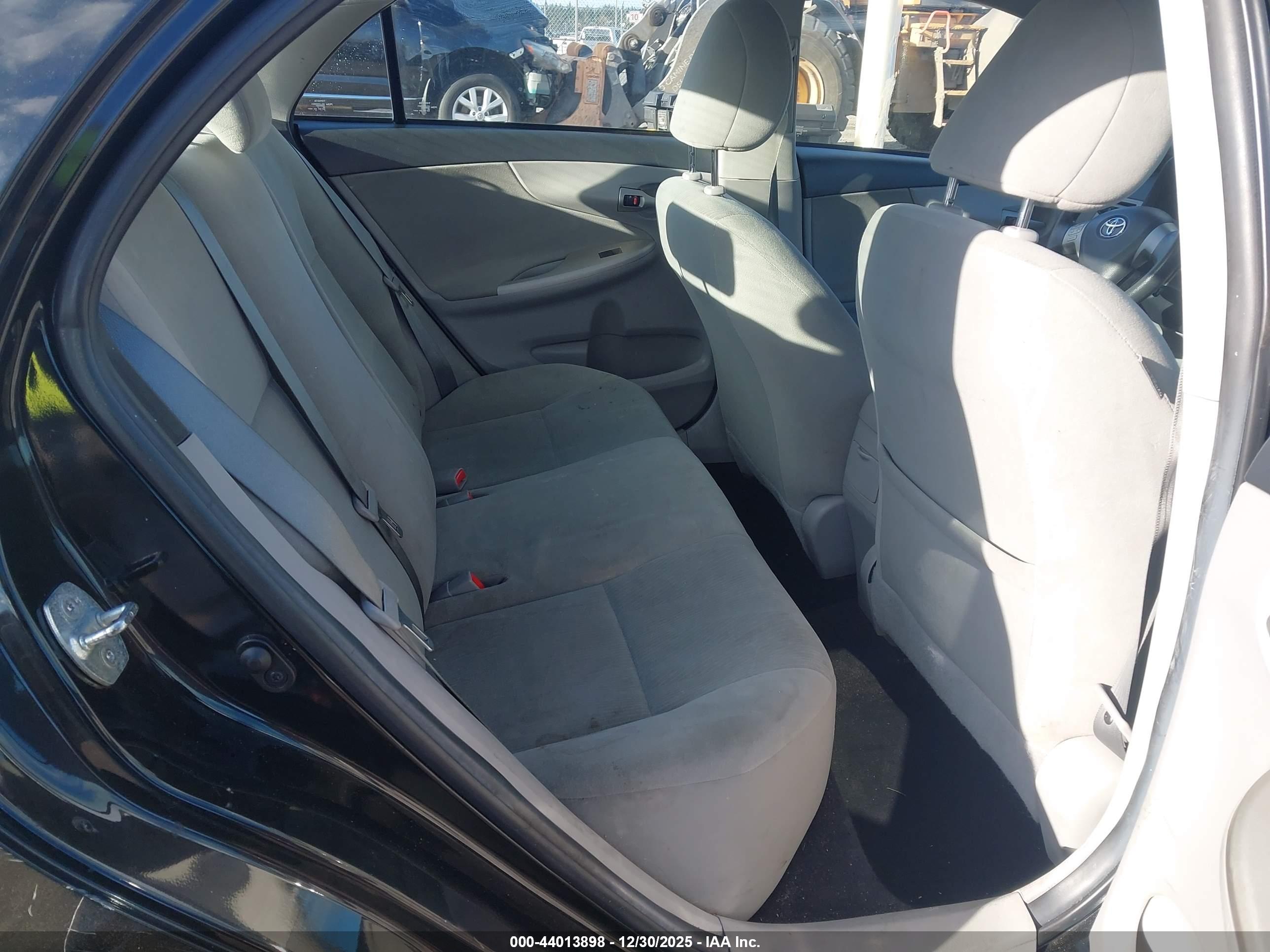 TOYOTA COROLLA image 8