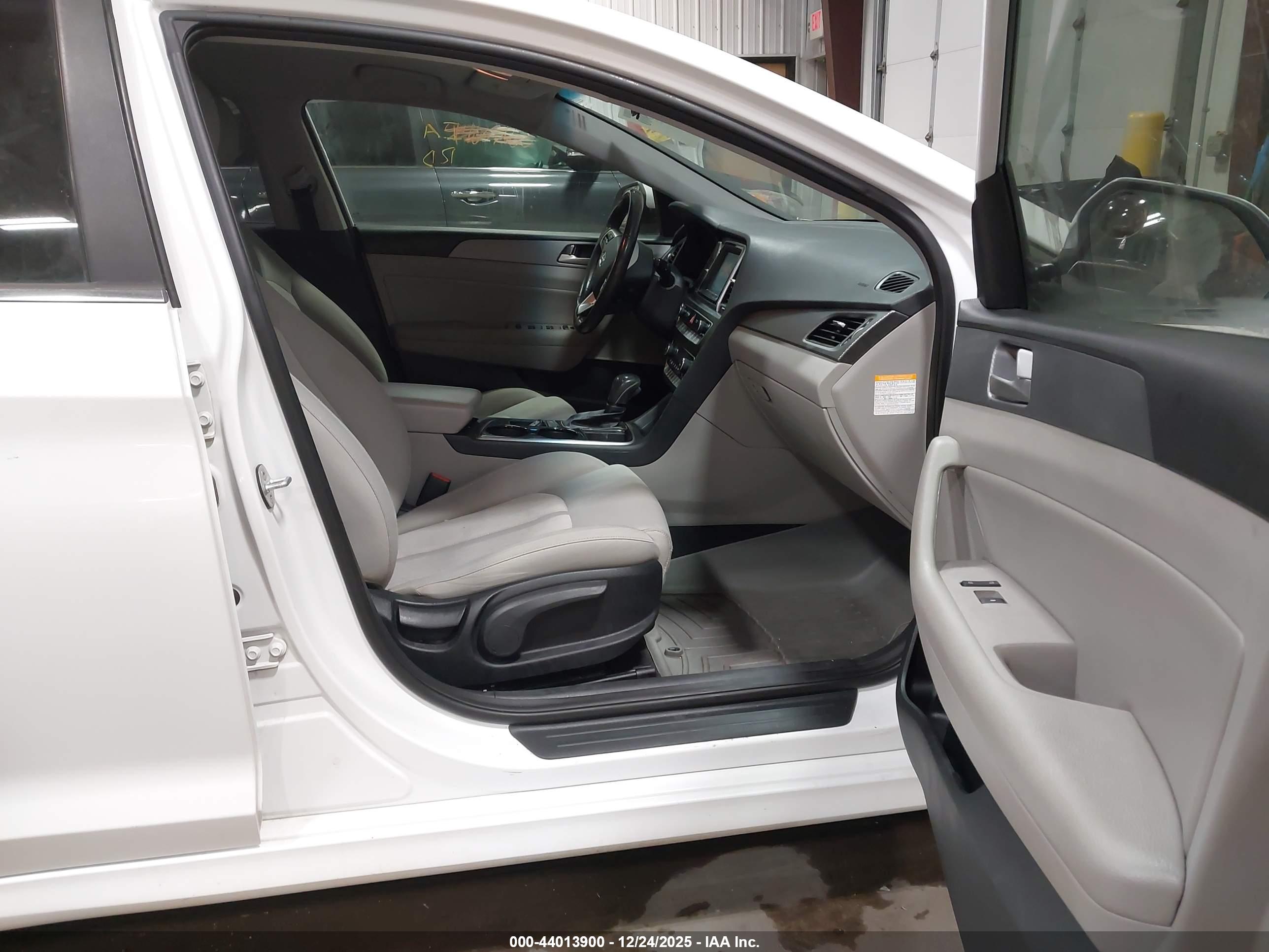 HYUNDAI SONATA image 5