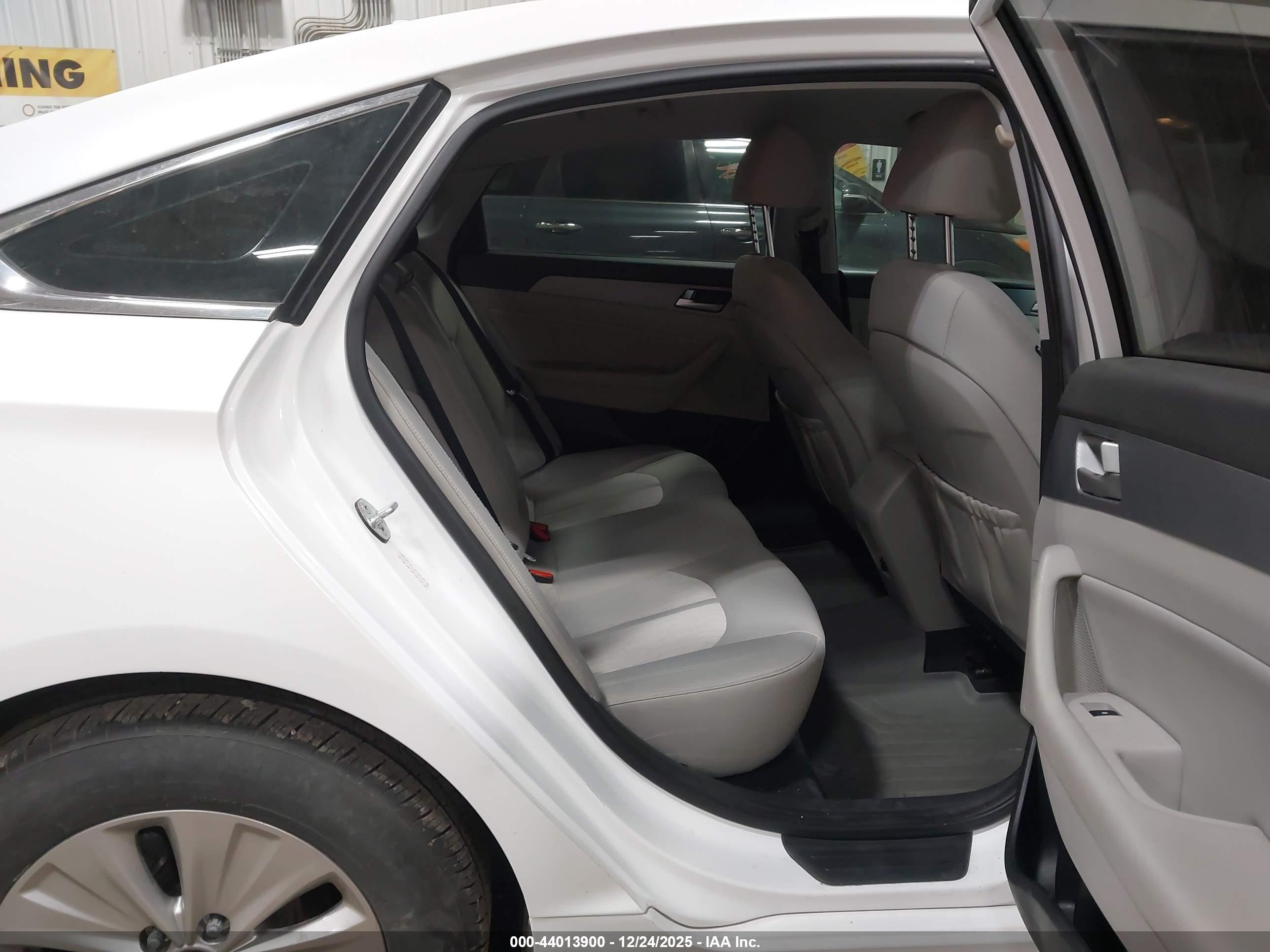 HYUNDAI SONATA image 8
