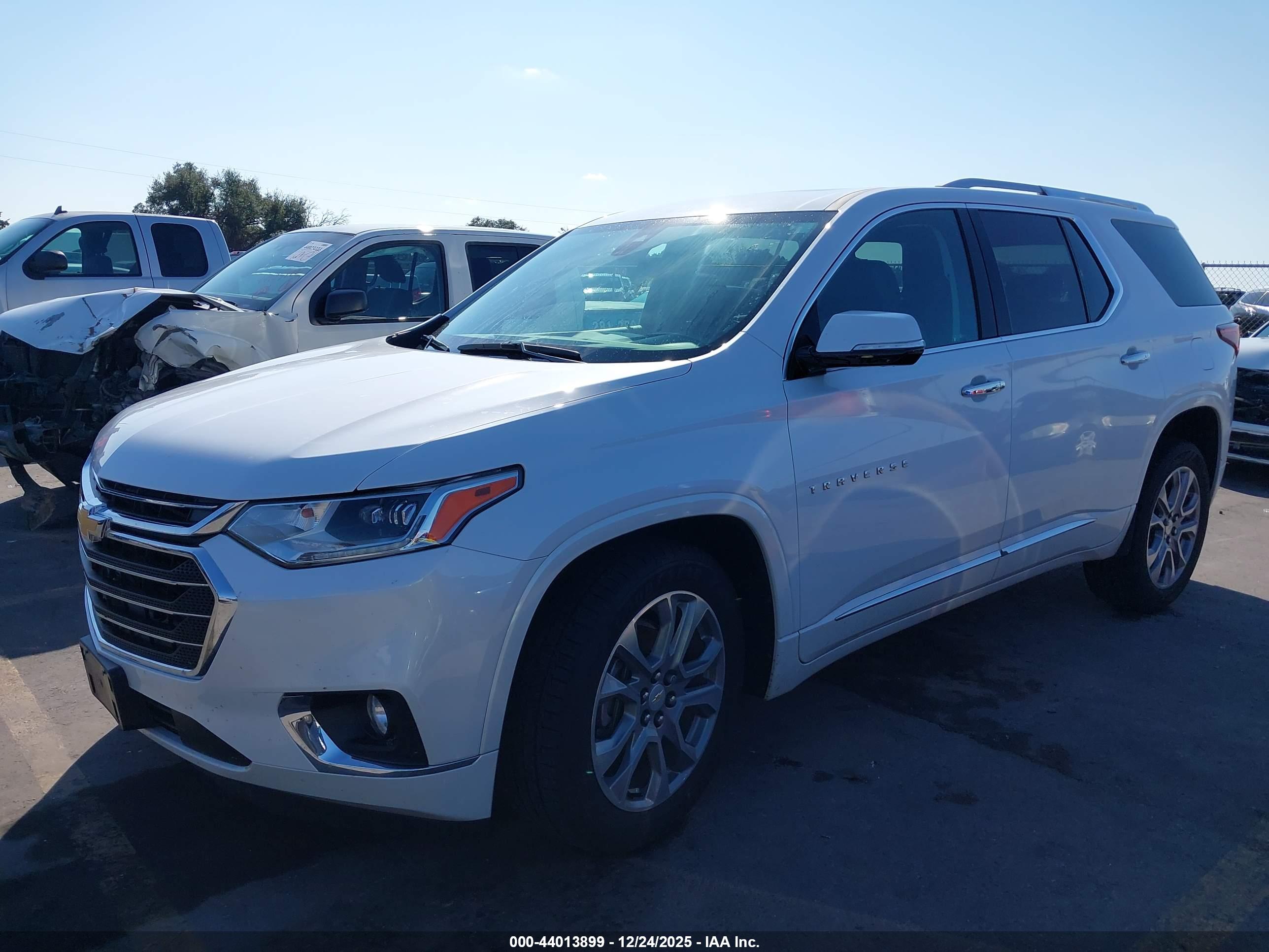 CHEVROLET TRAVERSE image 2