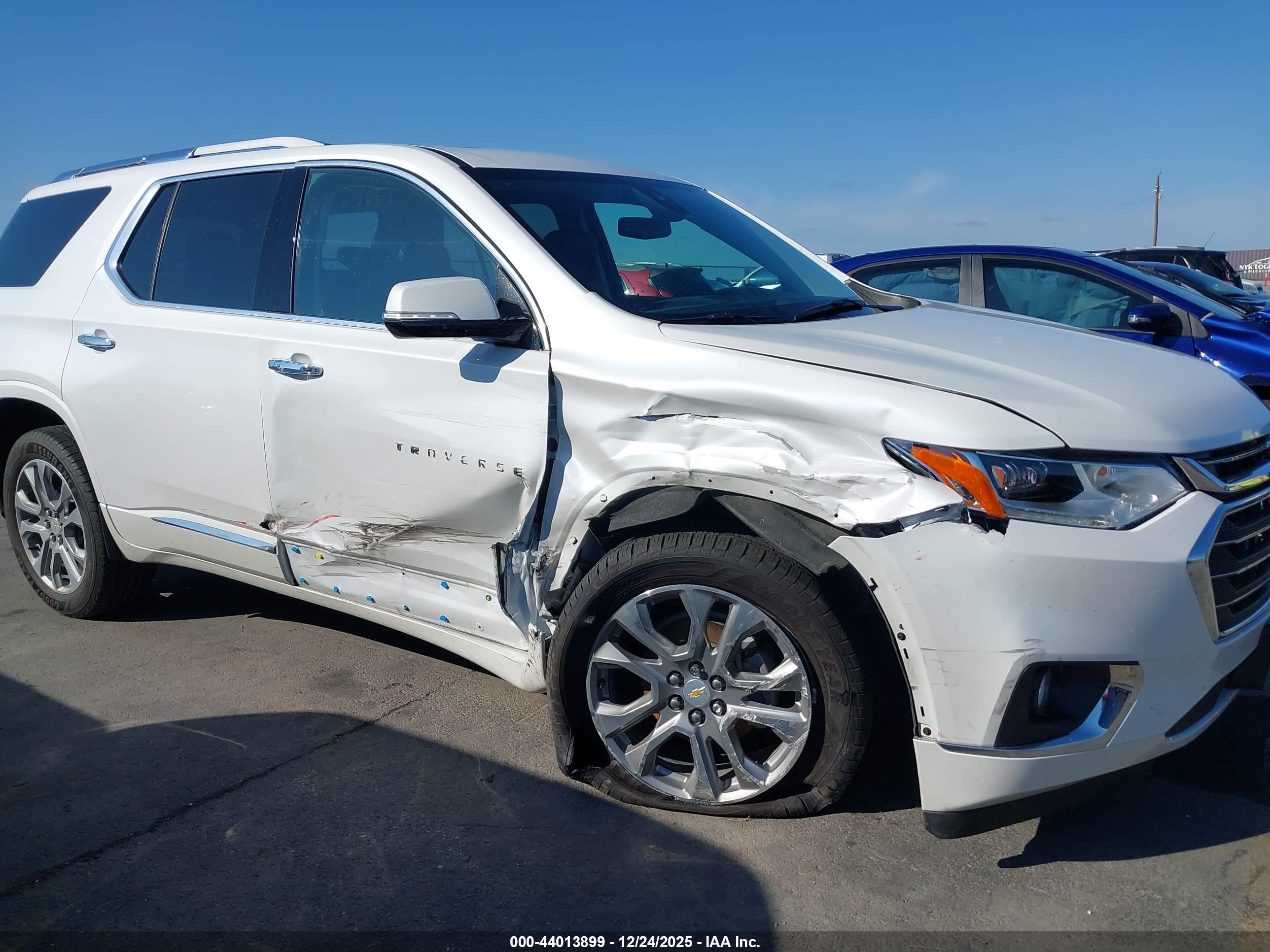 CHEVROLET TRAVERSE image 6