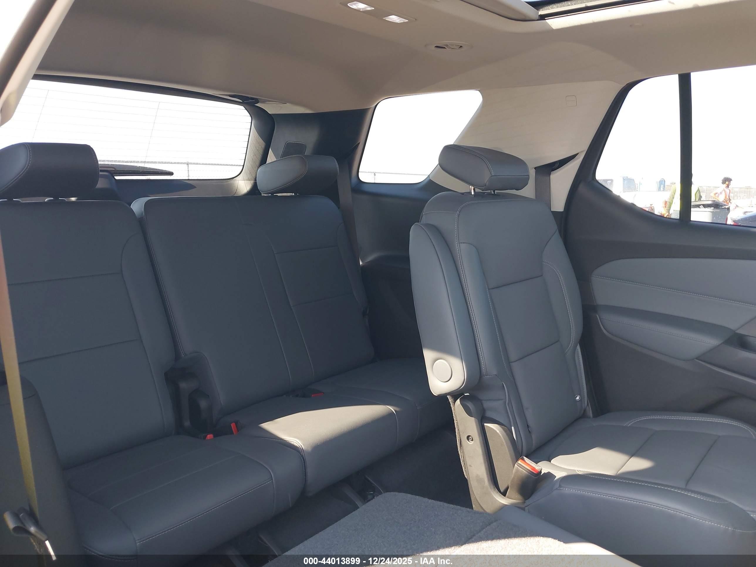 CHEVROLET TRAVERSE image 8
