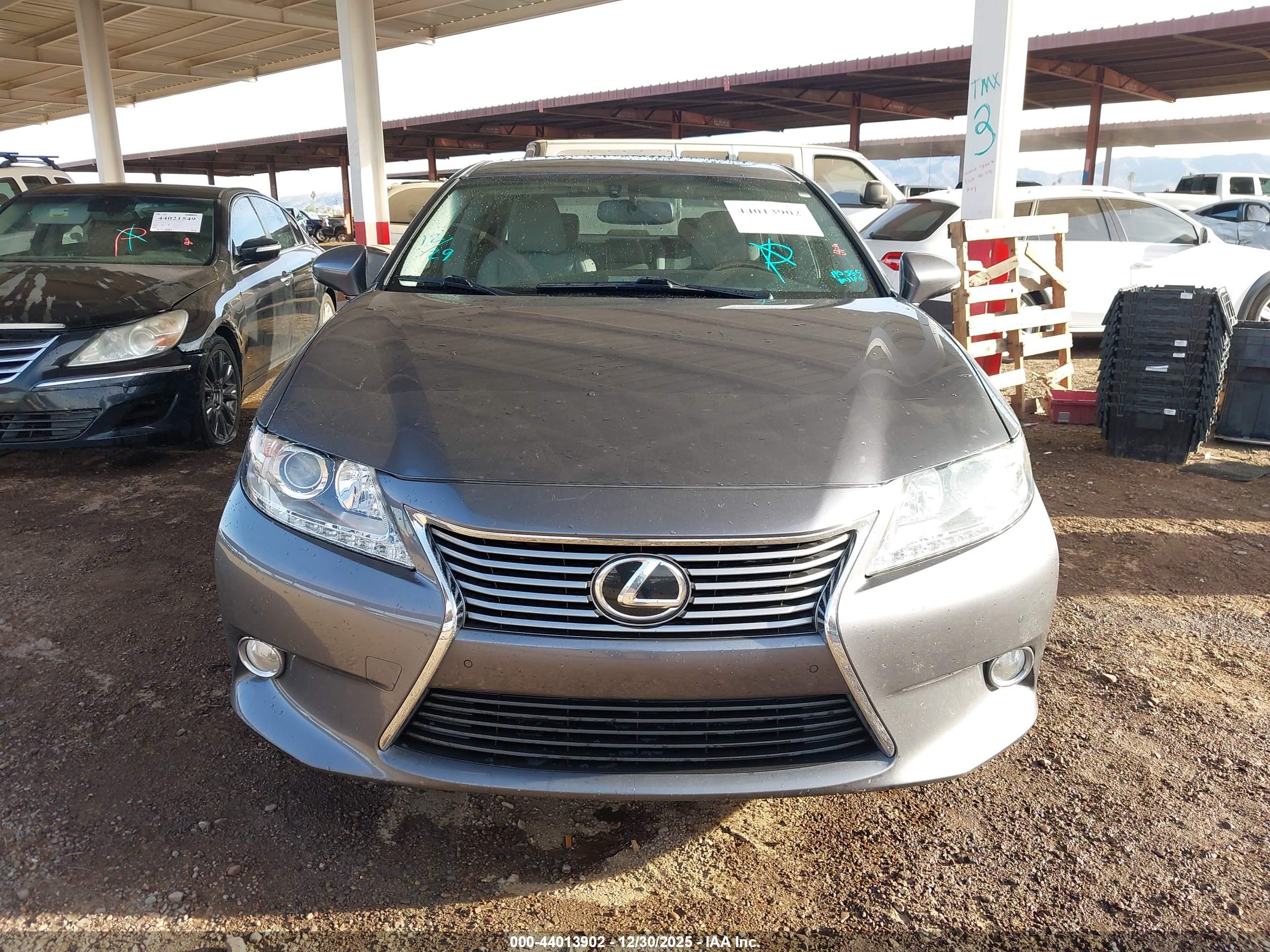 LEXUS ES image 6