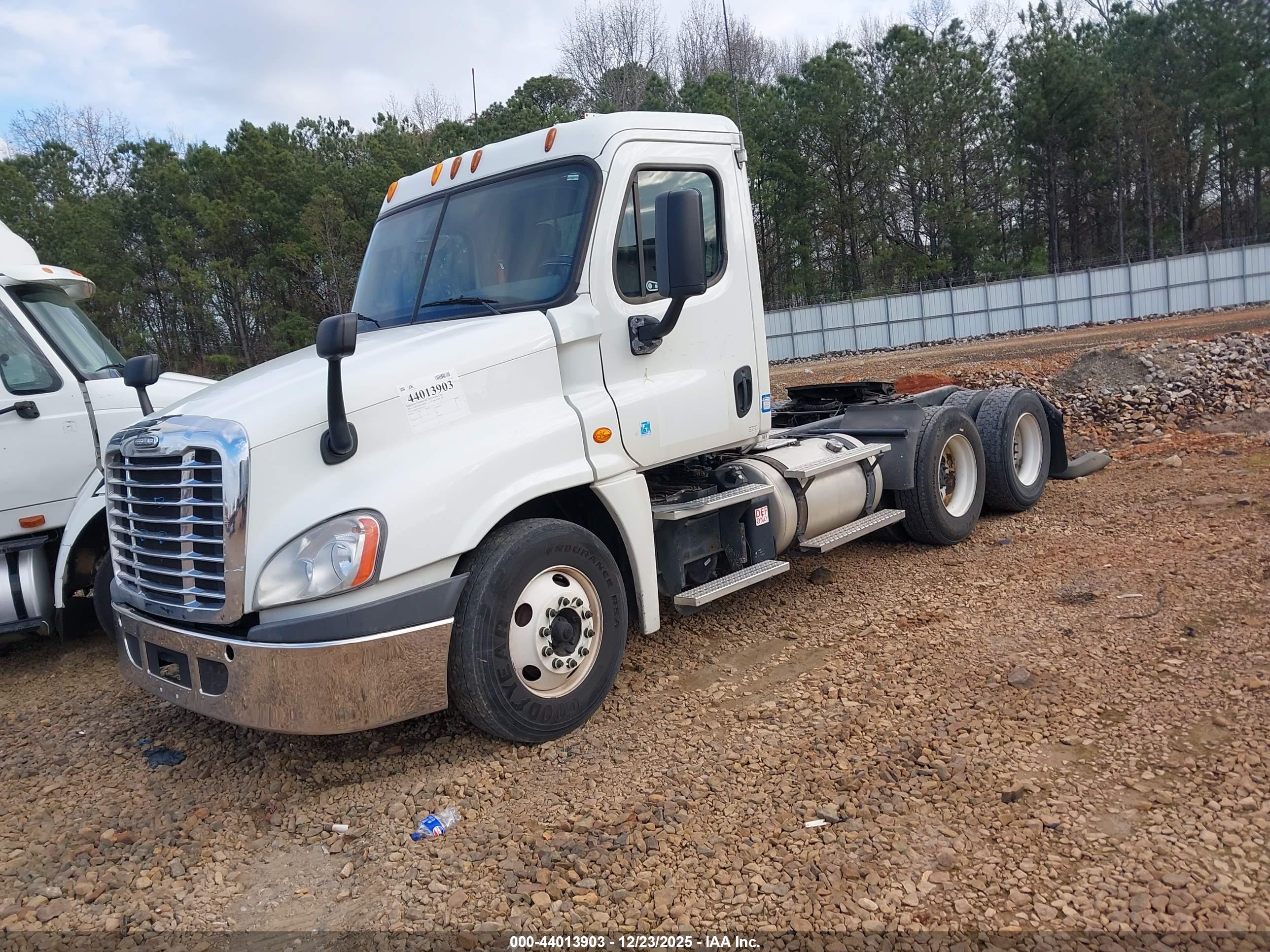 FREIGHTLINER CASCADIA image 2