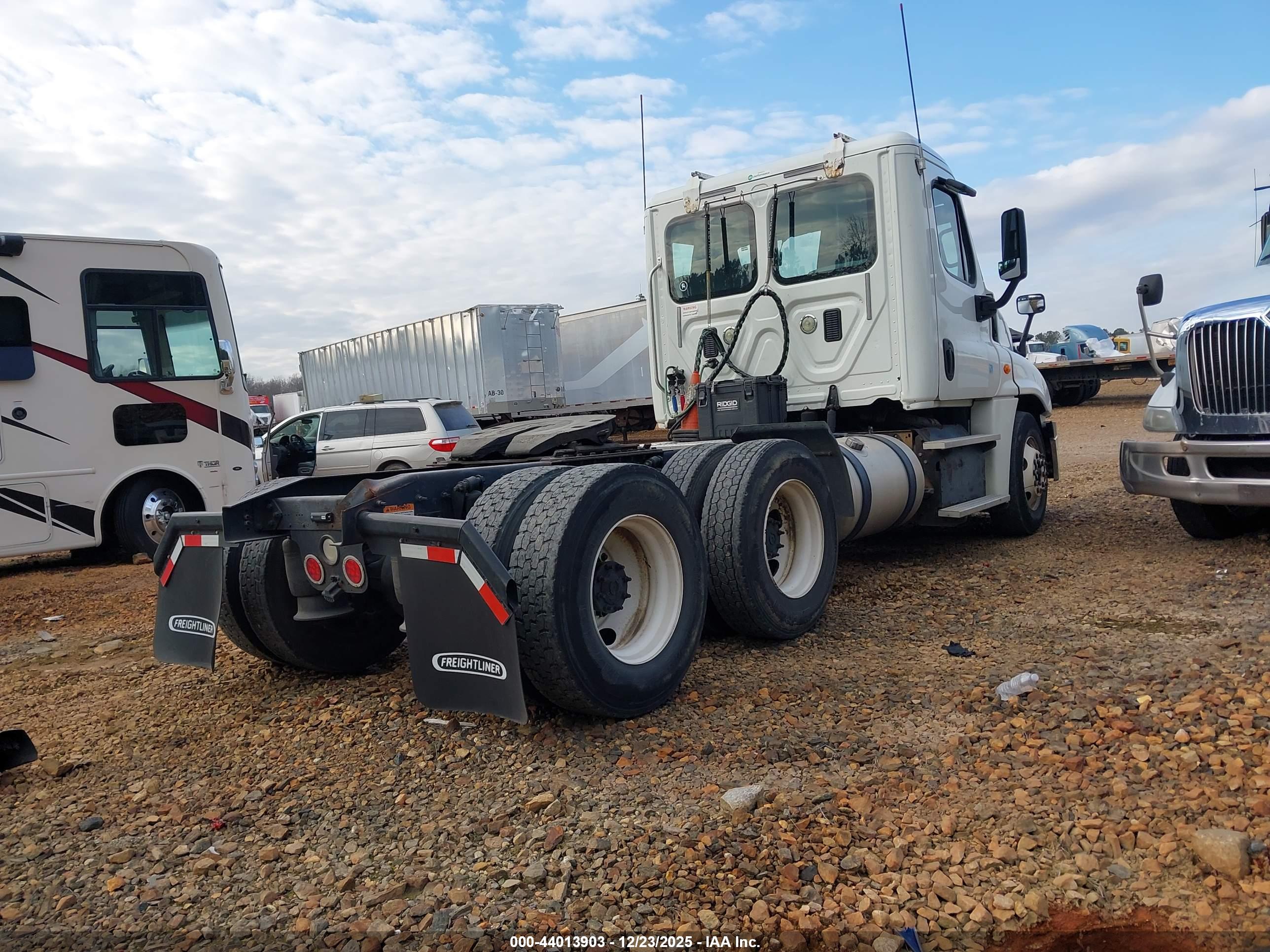 FREIGHTLINER CASCADIA image 4