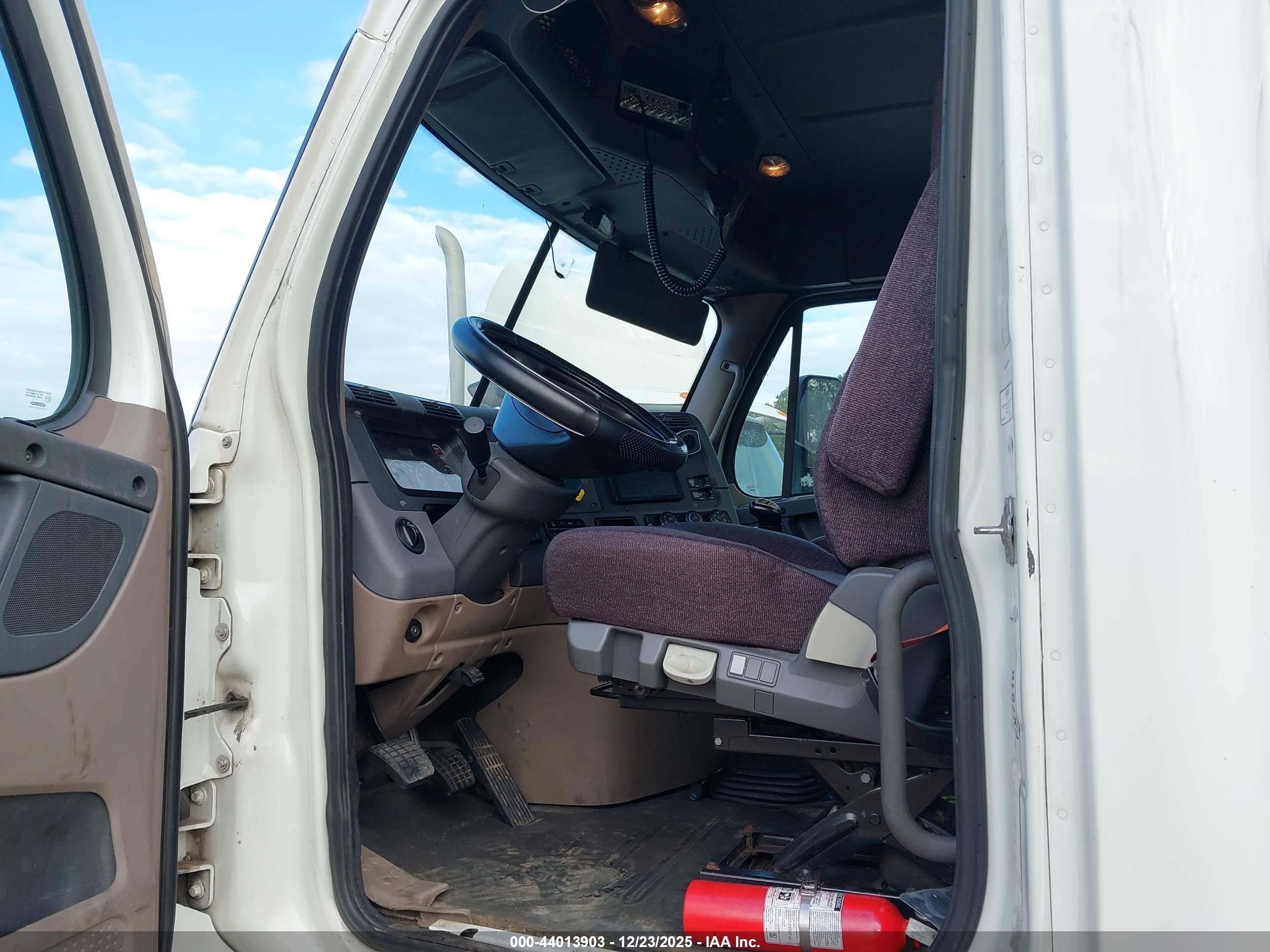 FREIGHTLINER CASCADIA image 7