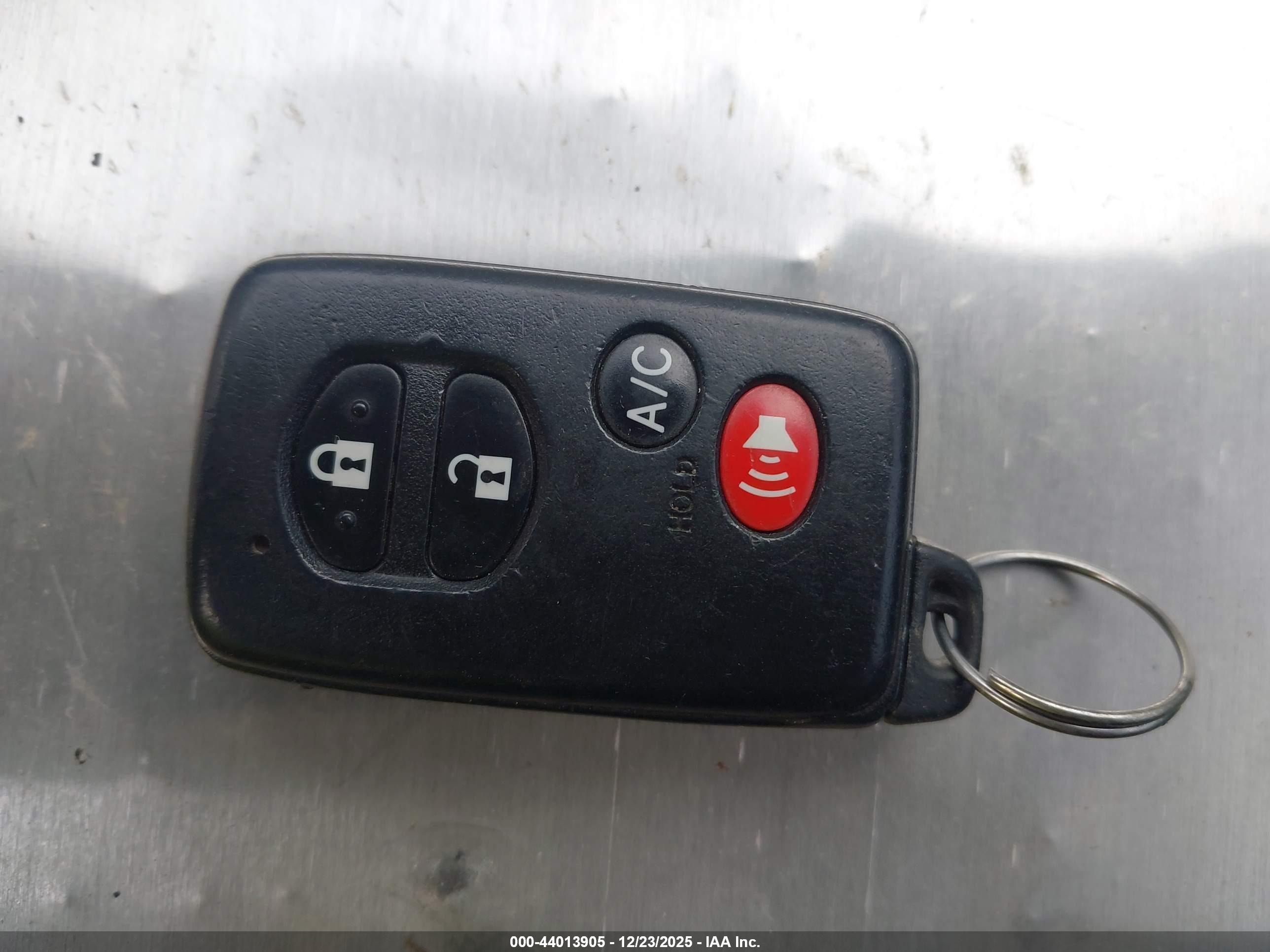 TOYOTA PRIUS image 11