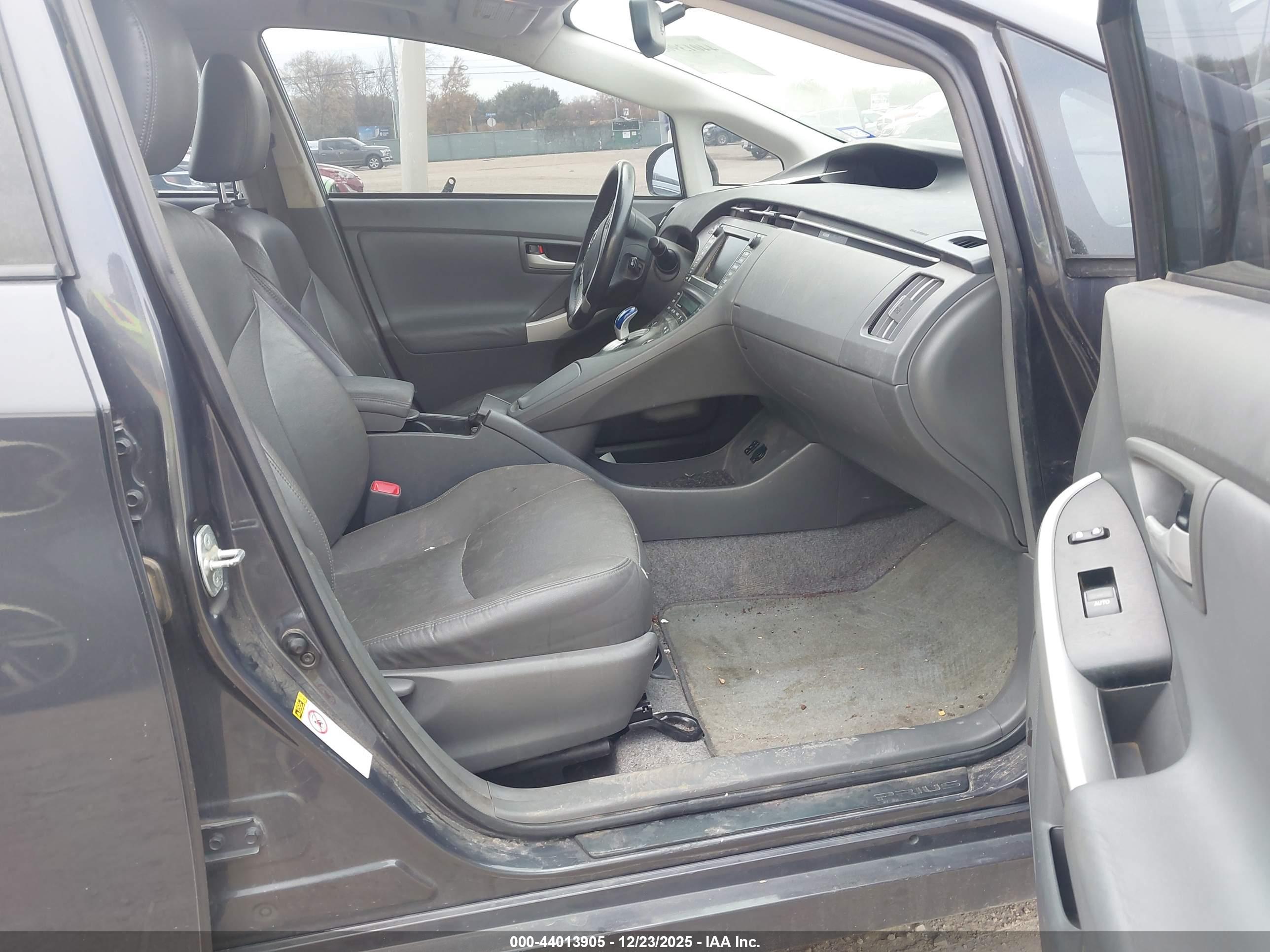 TOYOTA PRIUS image 5