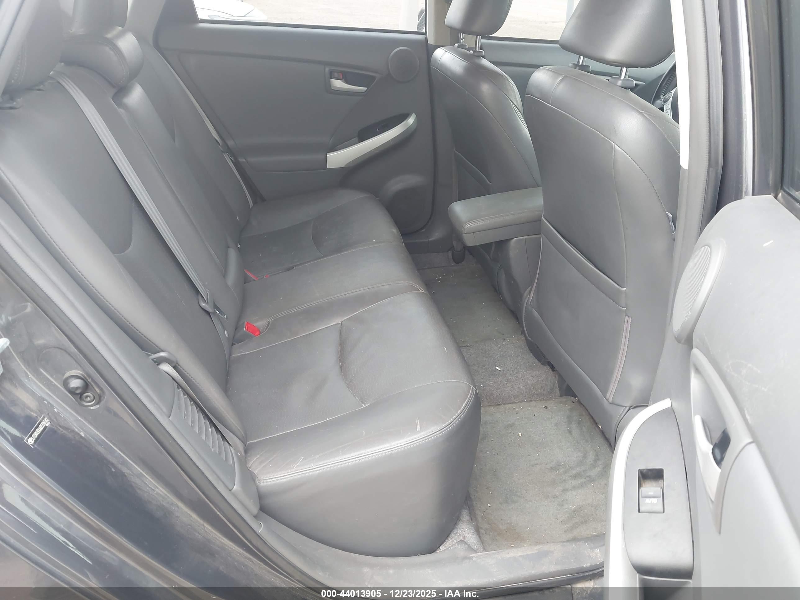 TOYOTA PRIUS image 8