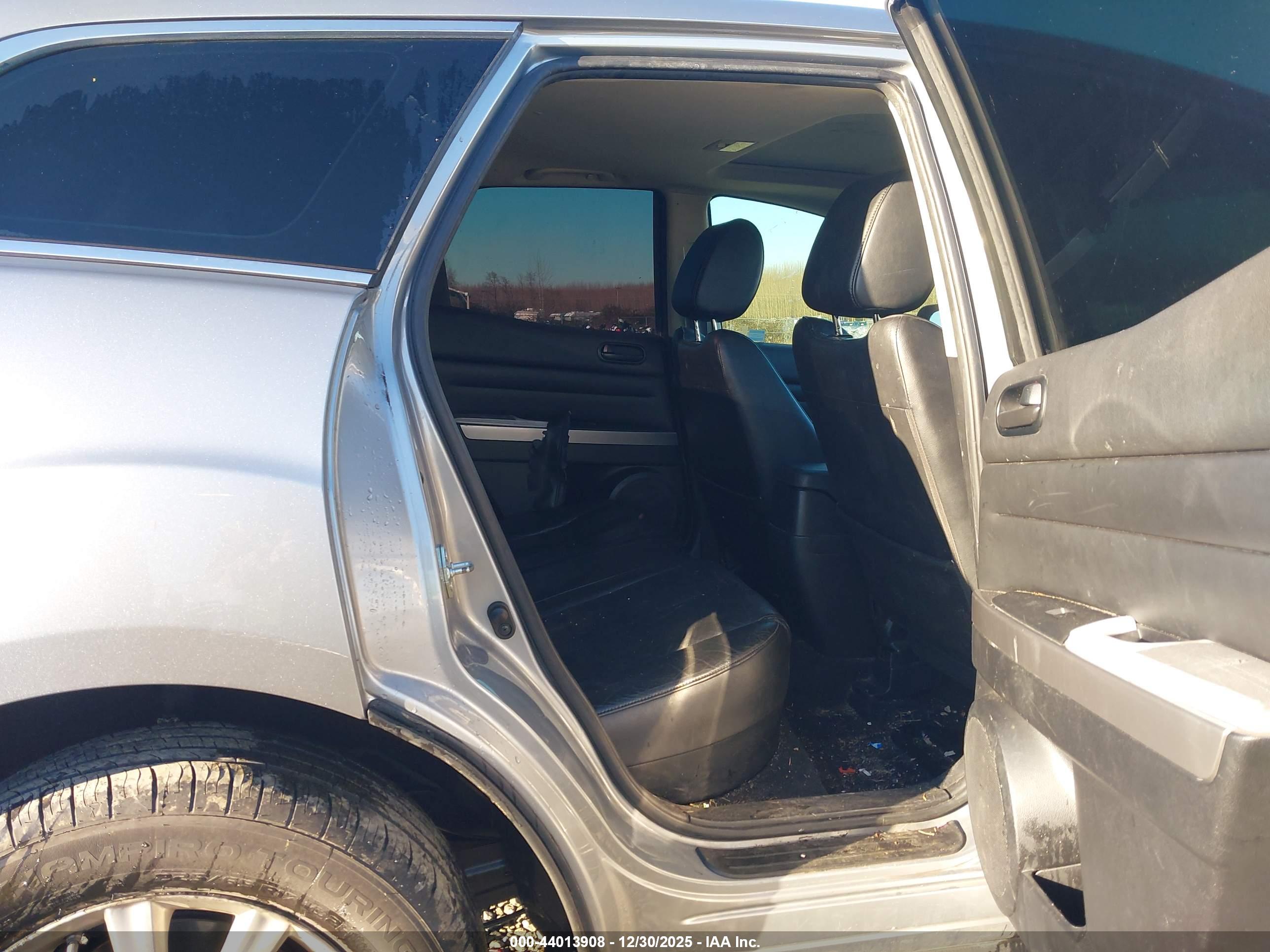 MAZDA CX-7 image 8