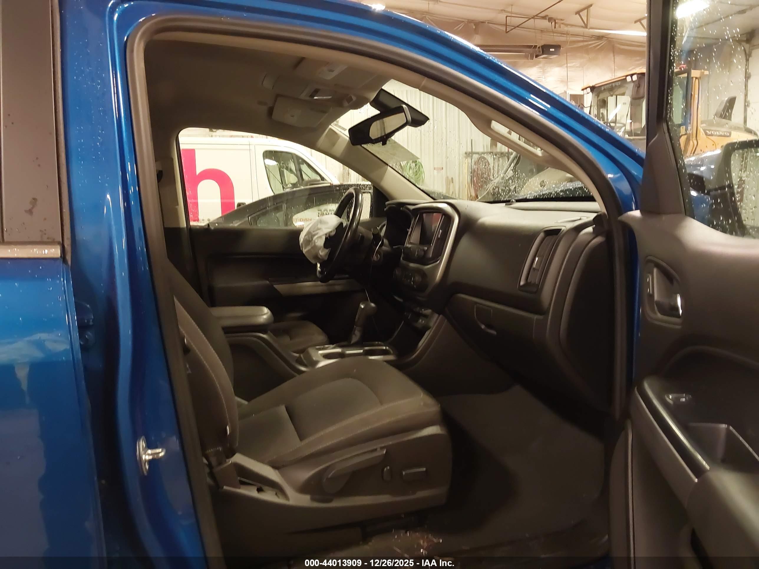 CHEVROLET COLORADO image 5