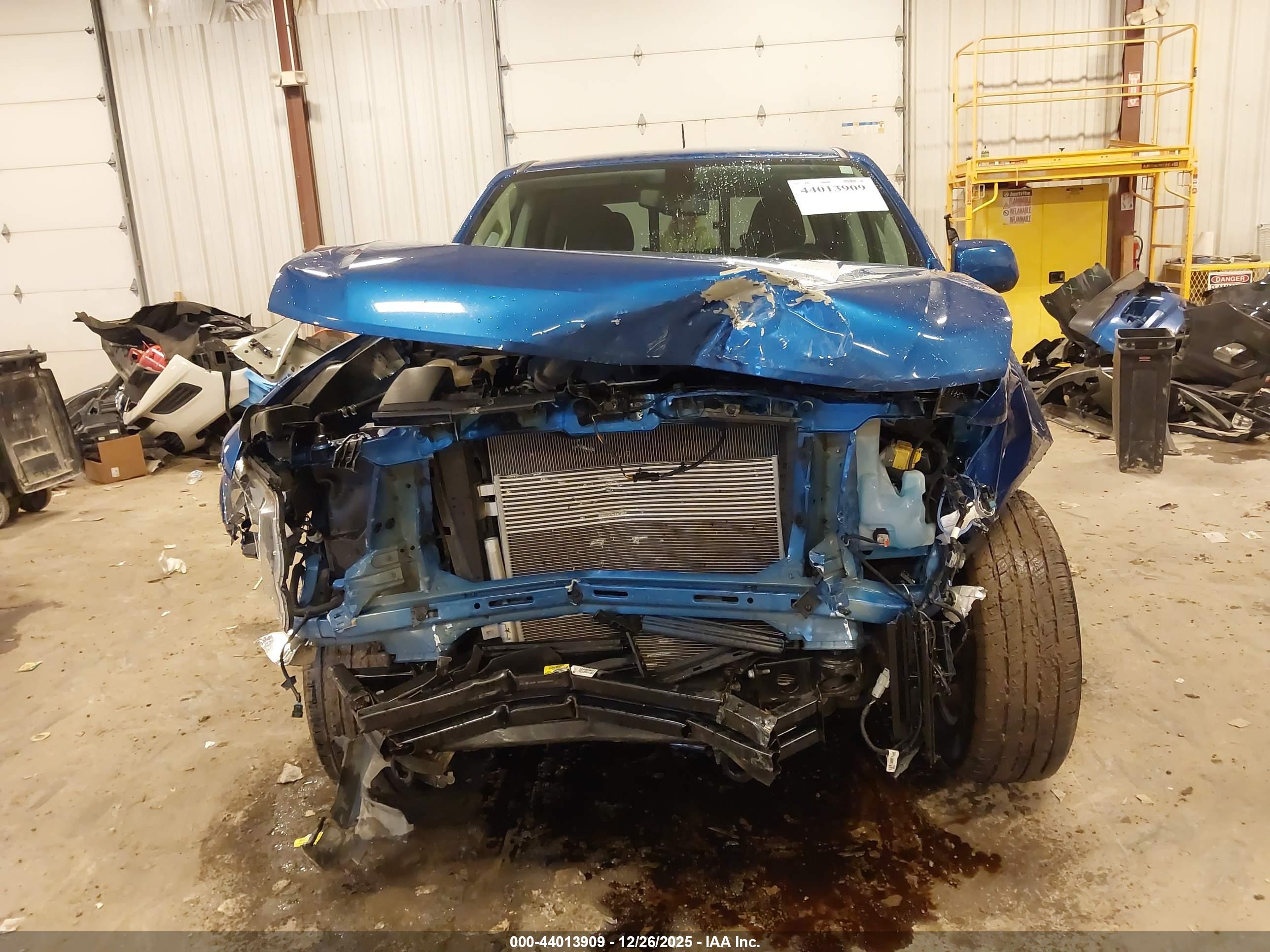 CHEVROLET COLORADO image 6