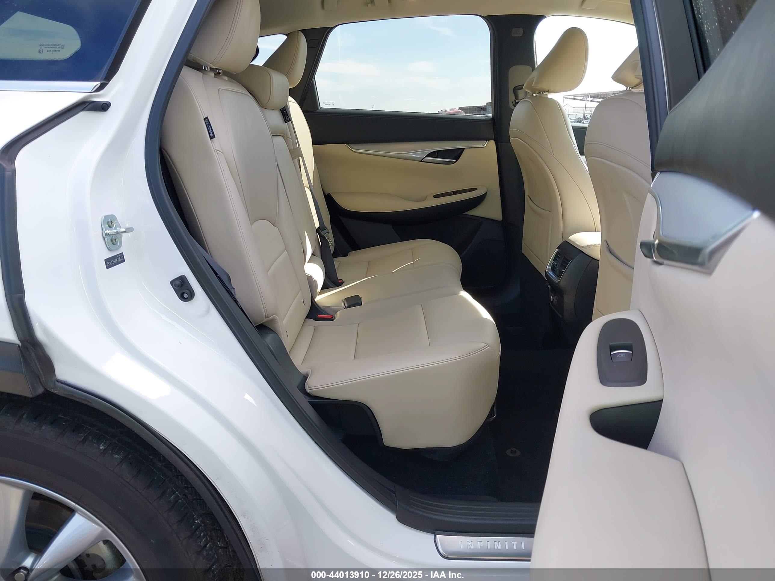 INFINITI QX50 image 8