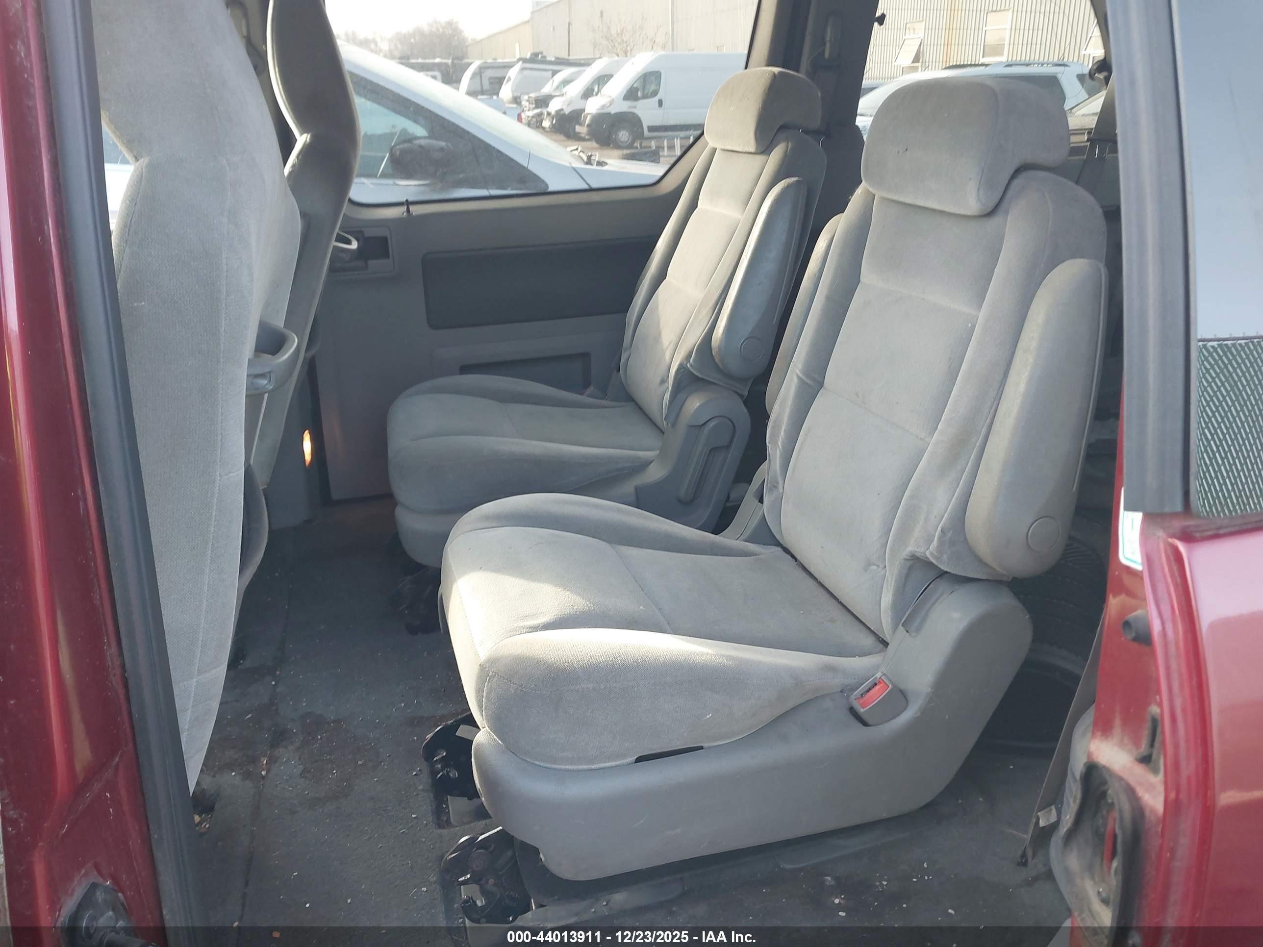 FORD FREESTAR image 8