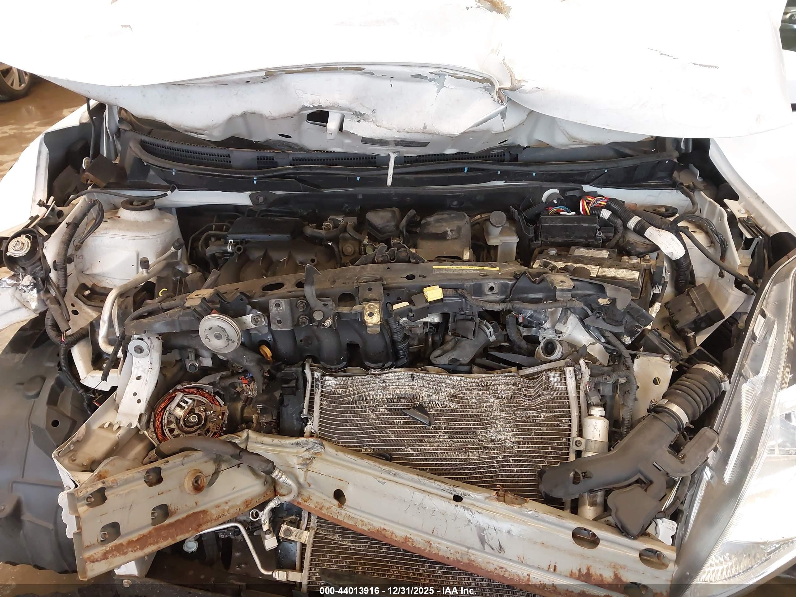 NISSAN VERSA image 10