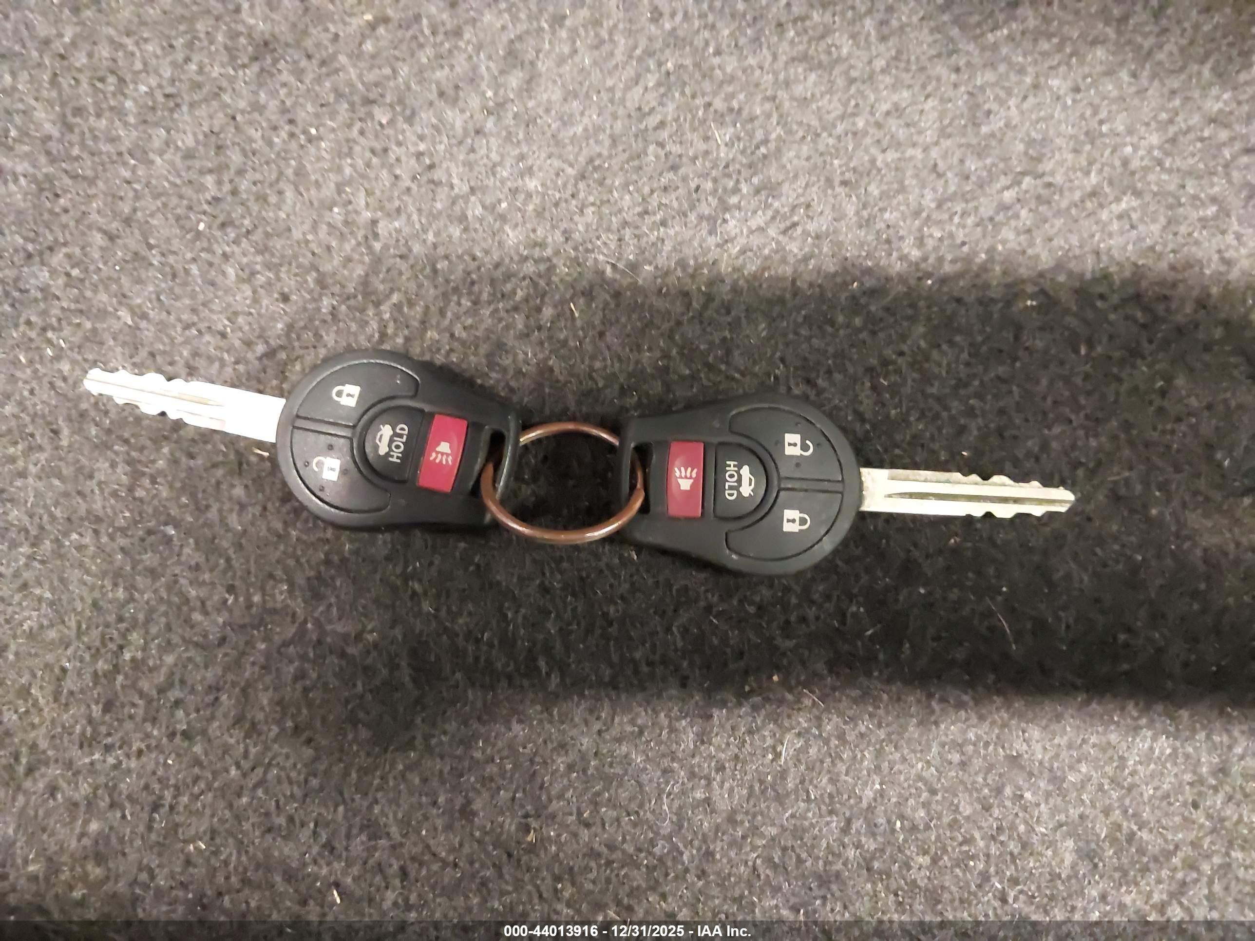 NISSAN VERSA image 11