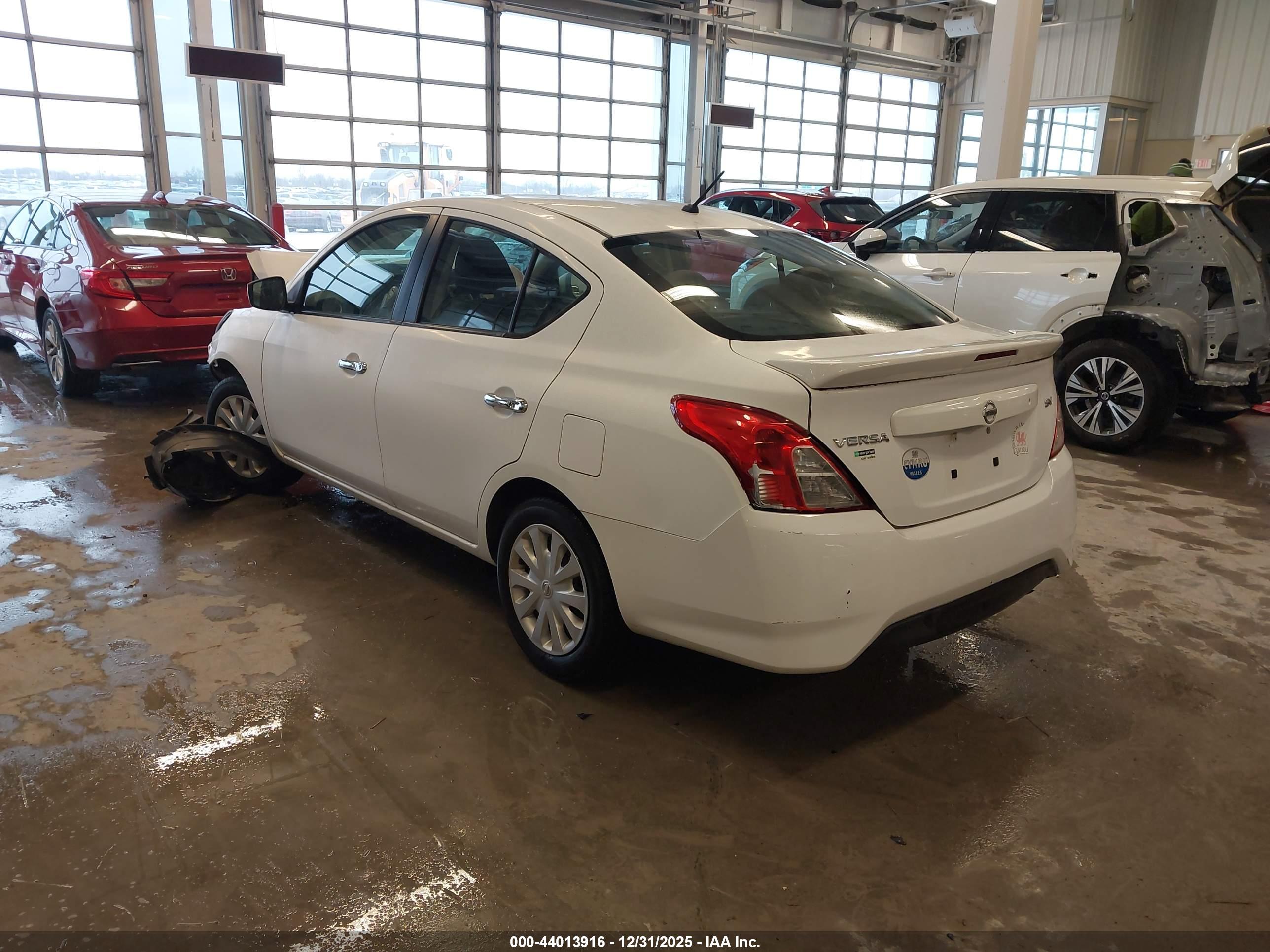 NISSAN VERSA image 3