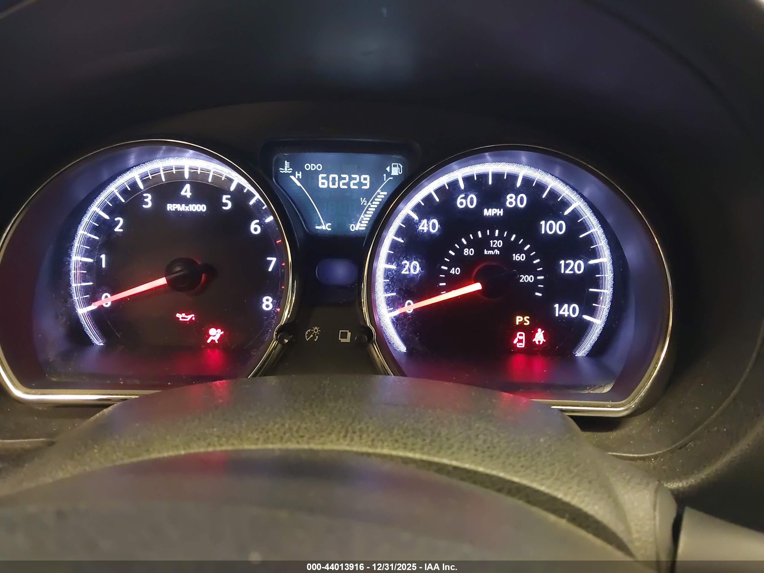 NISSAN VERSA image 7