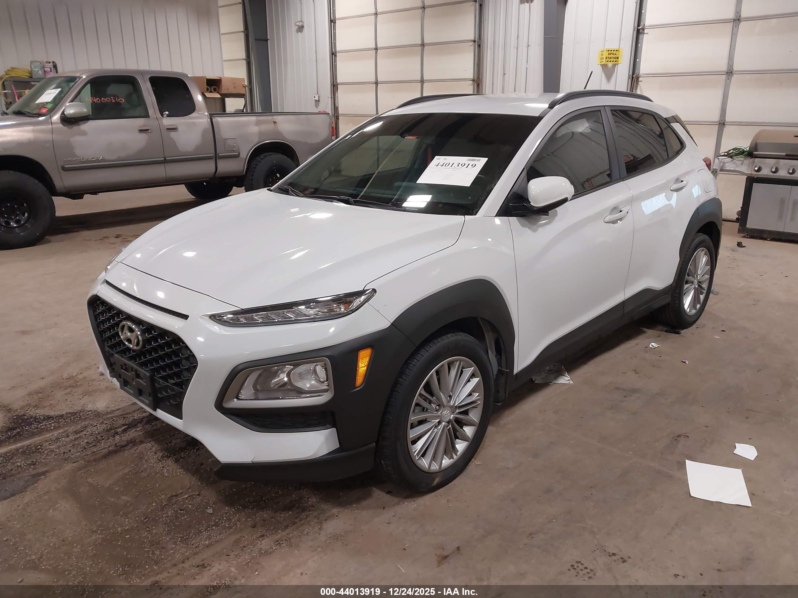 HYUNDAI KONA image 2