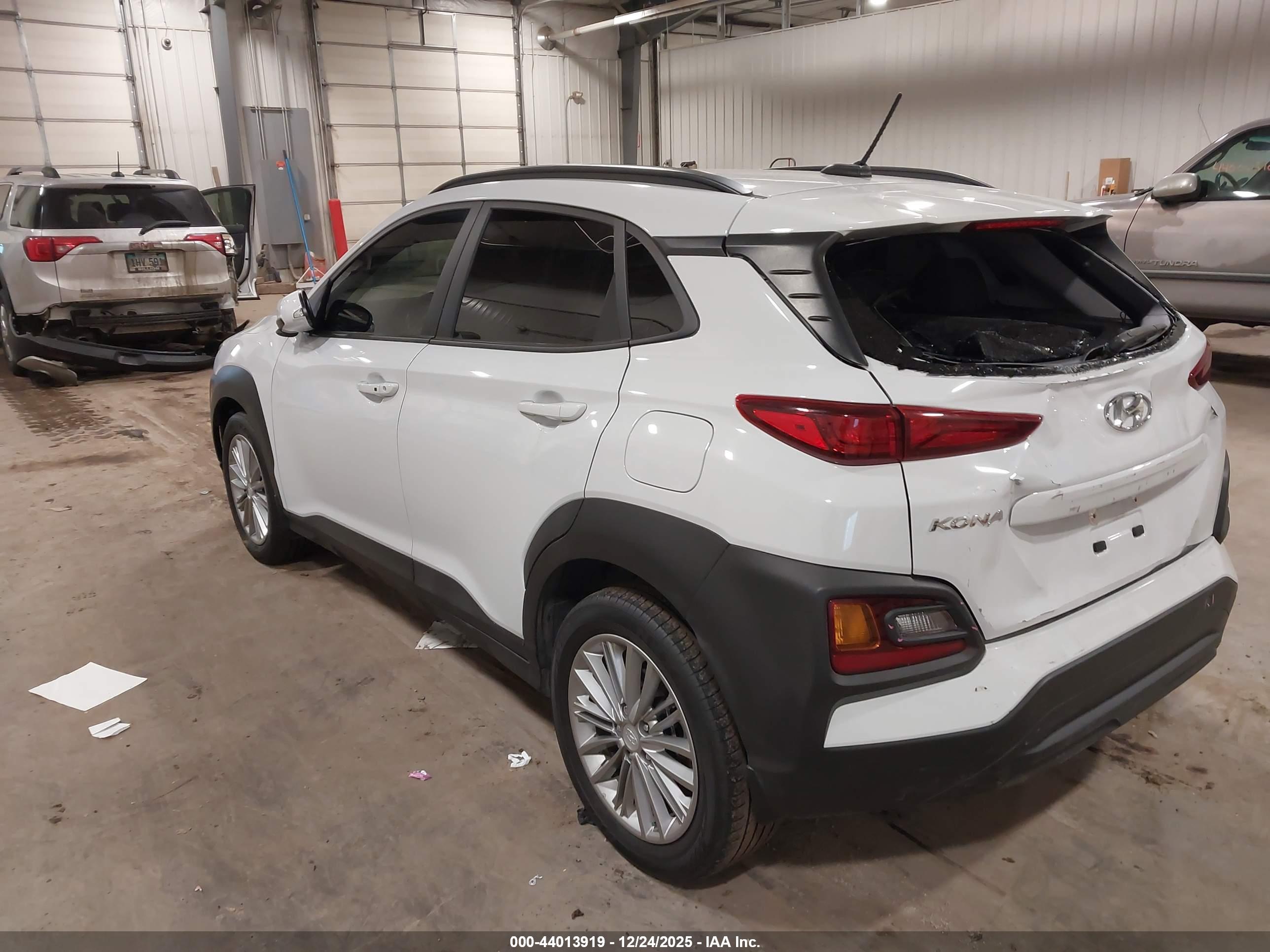 HYUNDAI KONA image 3