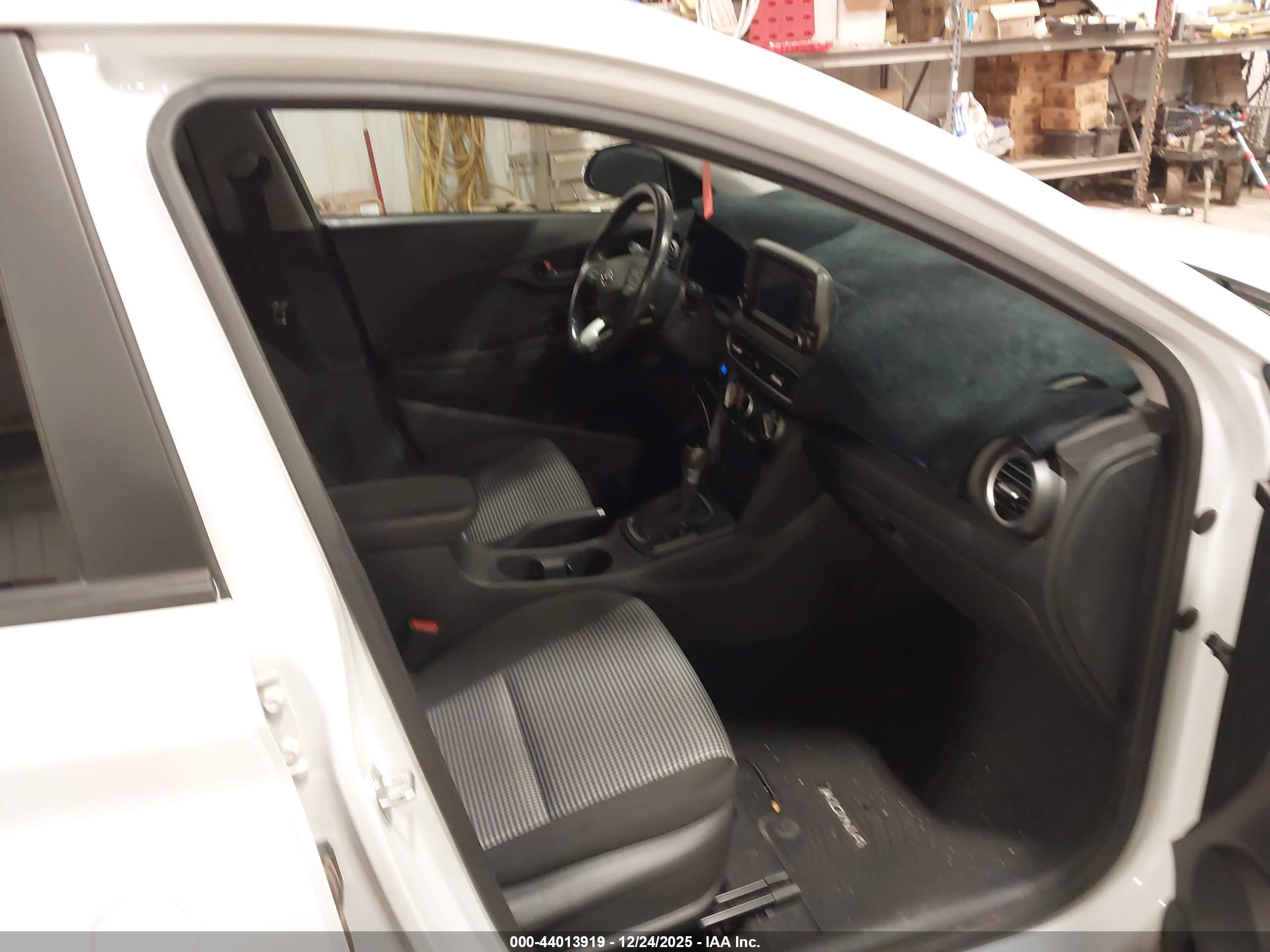 HYUNDAI KONA image 5