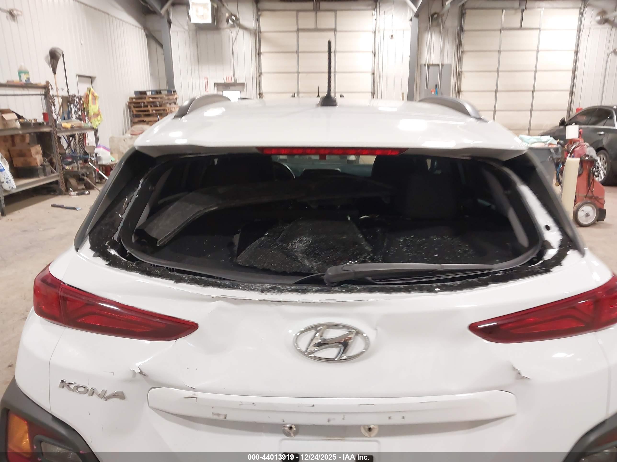 HYUNDAI KONA image 6