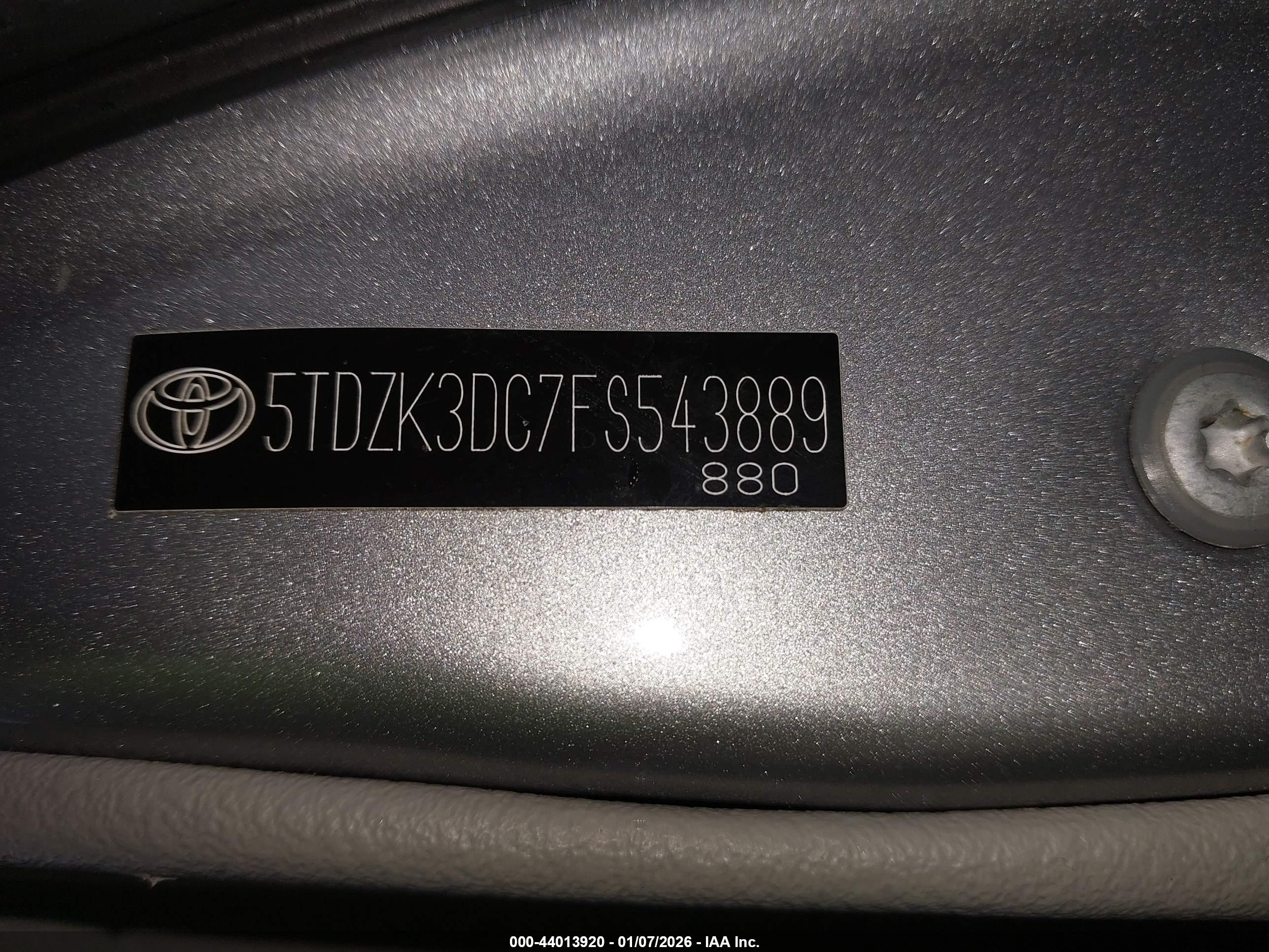 TOYOTA SIENNA image 9